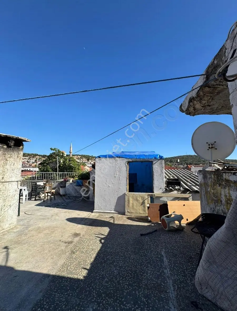 Ayvalık Çarşı Merkezinde 3 Katlı ,teraslı Satılık Bina - Görsel 3