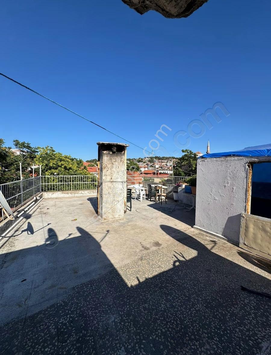Ayvalık Çarşı Merkezinde 3 Katlı ,teraslı Satılık Bina - Görsel 4