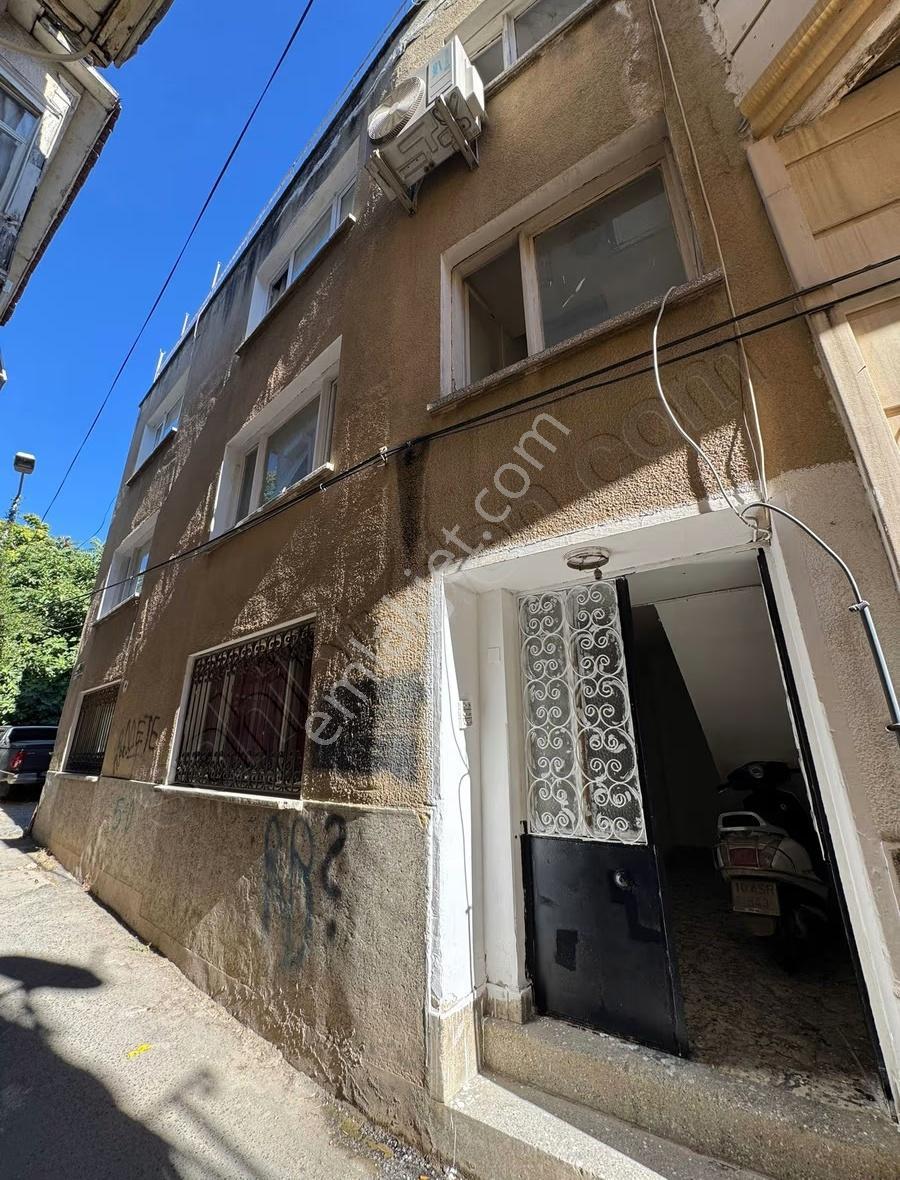 Ayvalık Çarşı Merkezinde 3 Katlı ,teraslı Satılık Bina - Görsel 10