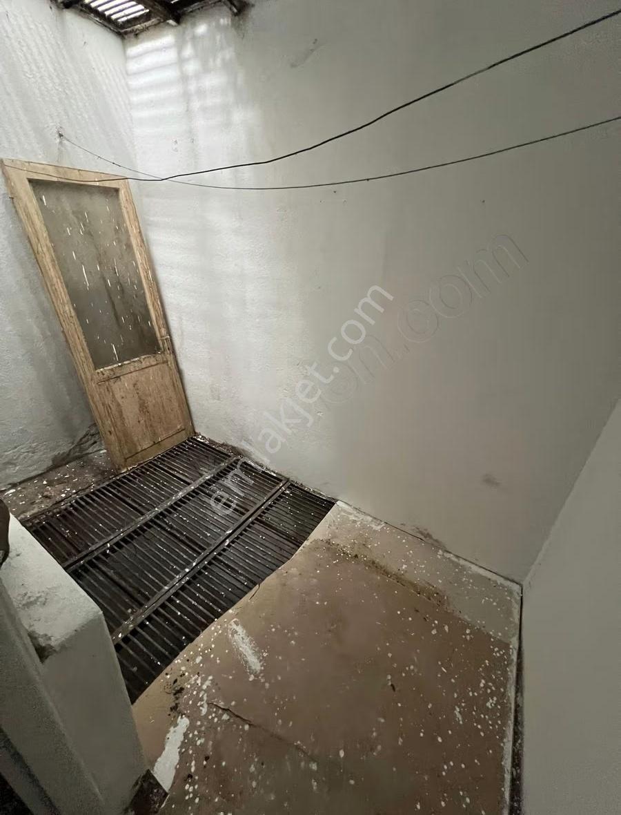 Ayvalık Çarşı Merkezinde 3 Katlı ,teraslı Satılık Bina - Görsel 13