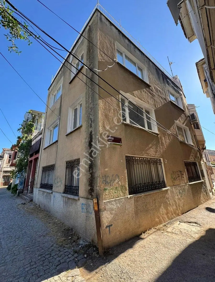 Ayvalık Çarşı Merkezinde 3 Katlı ,teraslı Satılık Bina