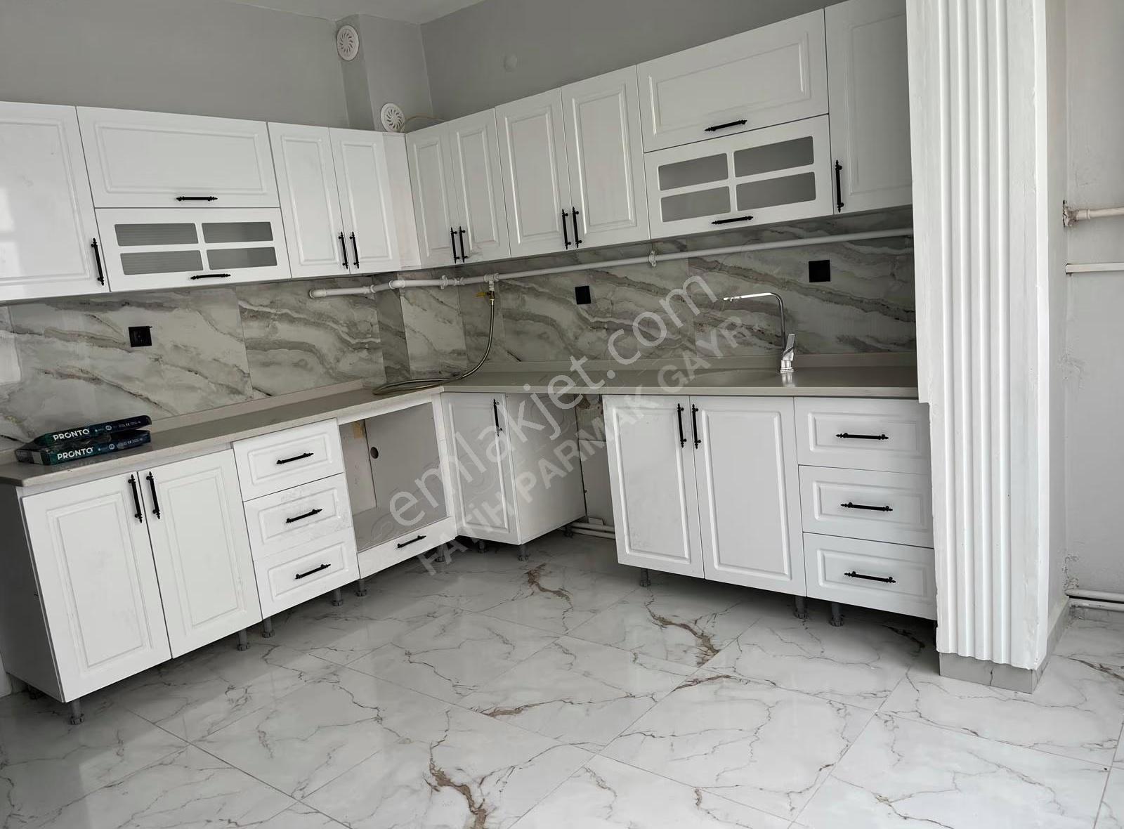 İstanbul Yolu Üzerinde 2+1 İçerisi Full Yapılı Kiralık Daire