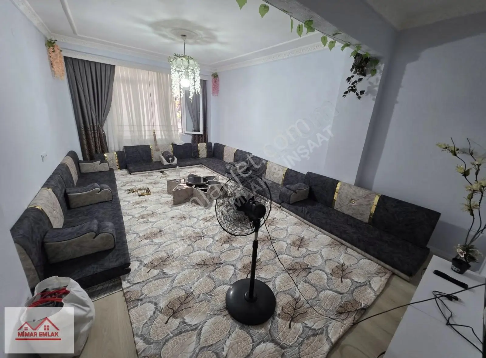 Mimar Emlak'tan Mehmet Akifte 26m² Hisseli 3+1 Giriş Kat