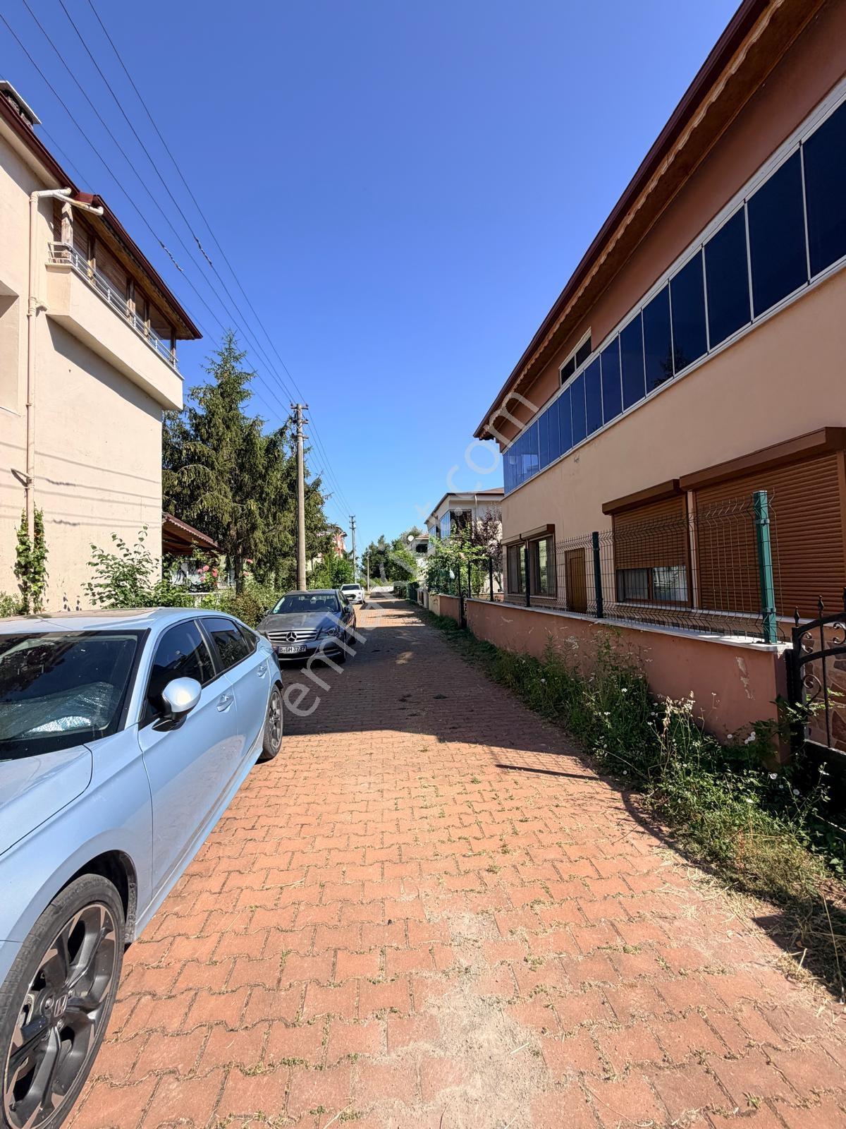 Cide Demirtaş Emlaktan Triplex Lüks Villa - Görsel 21