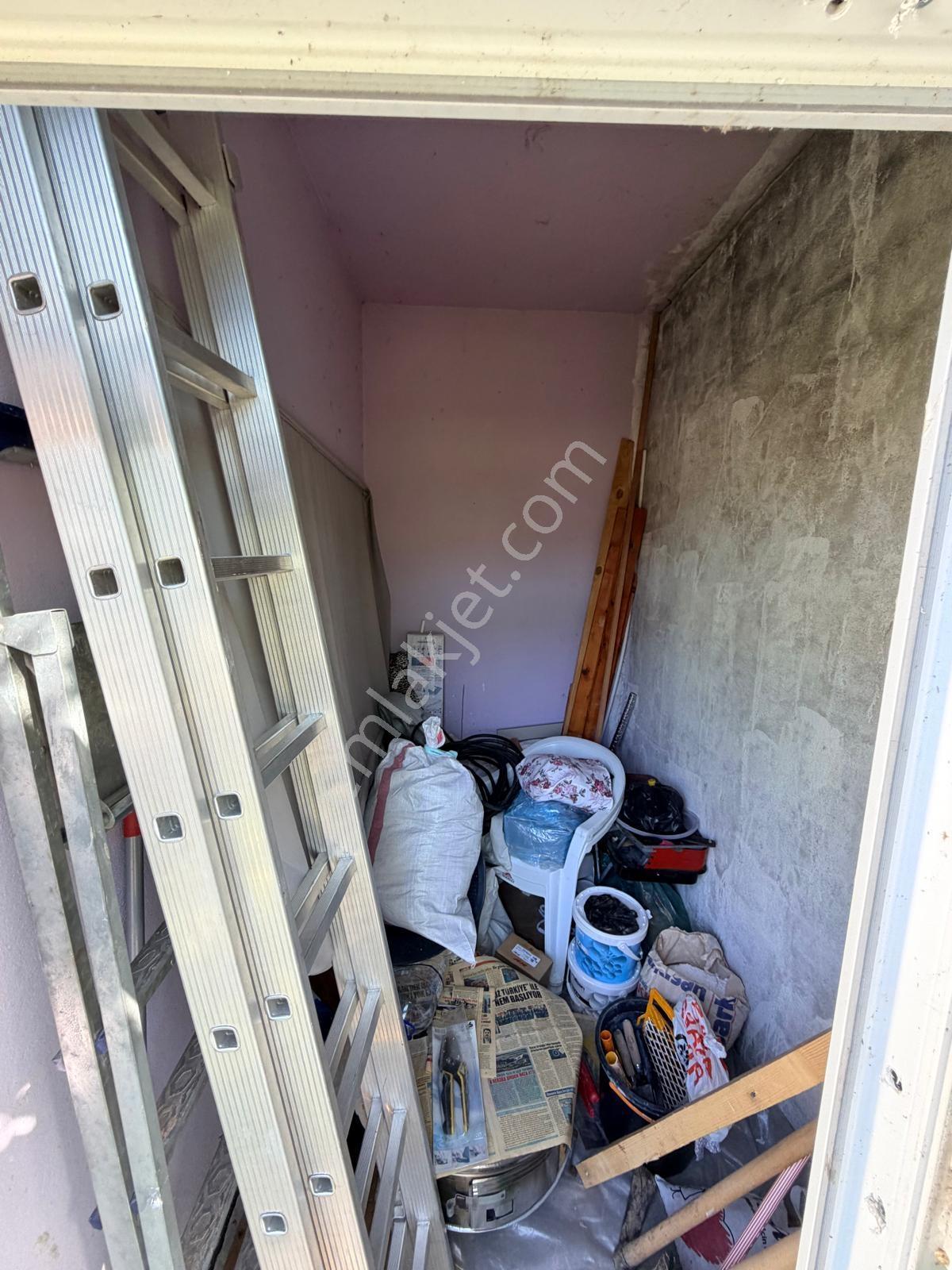 Cide Demirtaş Emlaktan Triplex Lüks Villa - Görsel 16