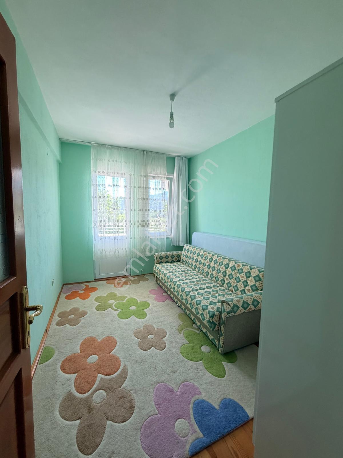 Cide Demirtaş Emlaktan Triplex Lüks Villa - Görsel 9