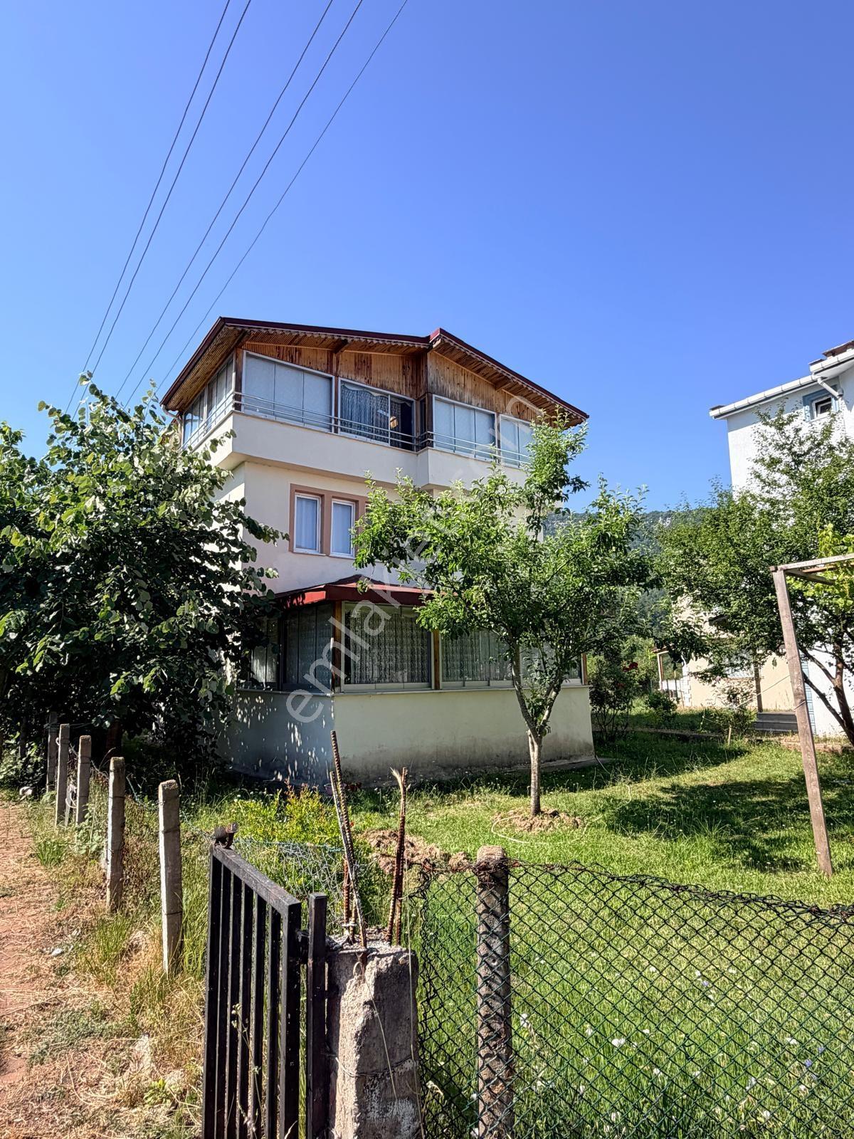 Cide Demirtaş Emlaktan Triplex Lüks Villa