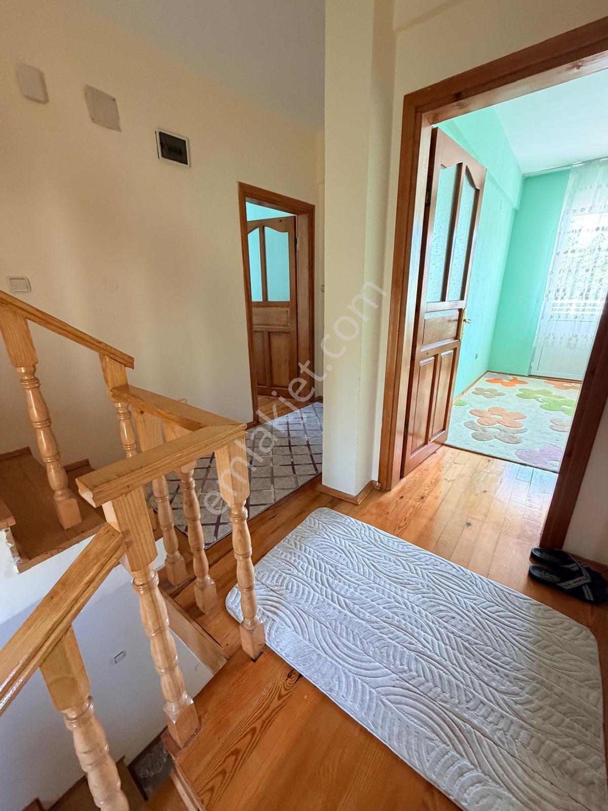 Cide Demirtaş Emlaktan Triplex Lüks Villa - Görsel 20