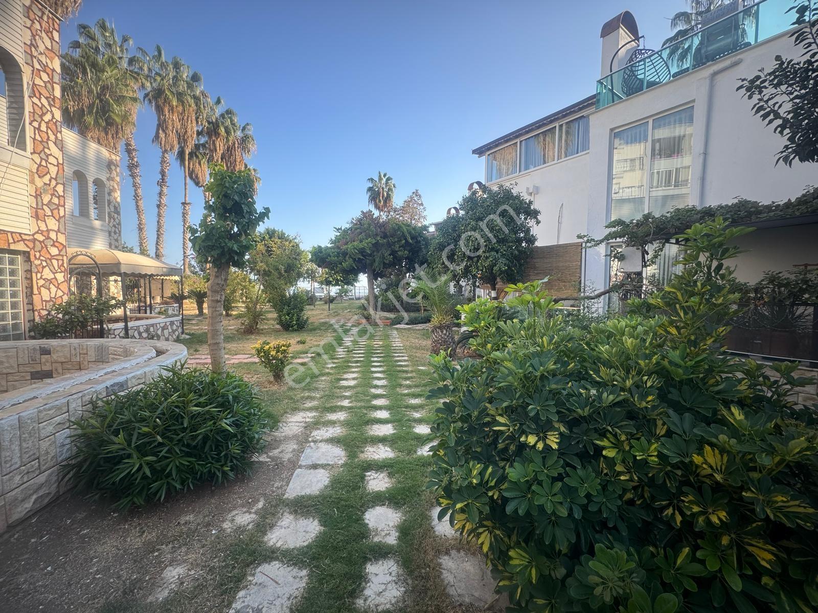 Remax Toros'tan Dolphin Sitesi'nde 5+1 Triplex Villa - Görsel 11