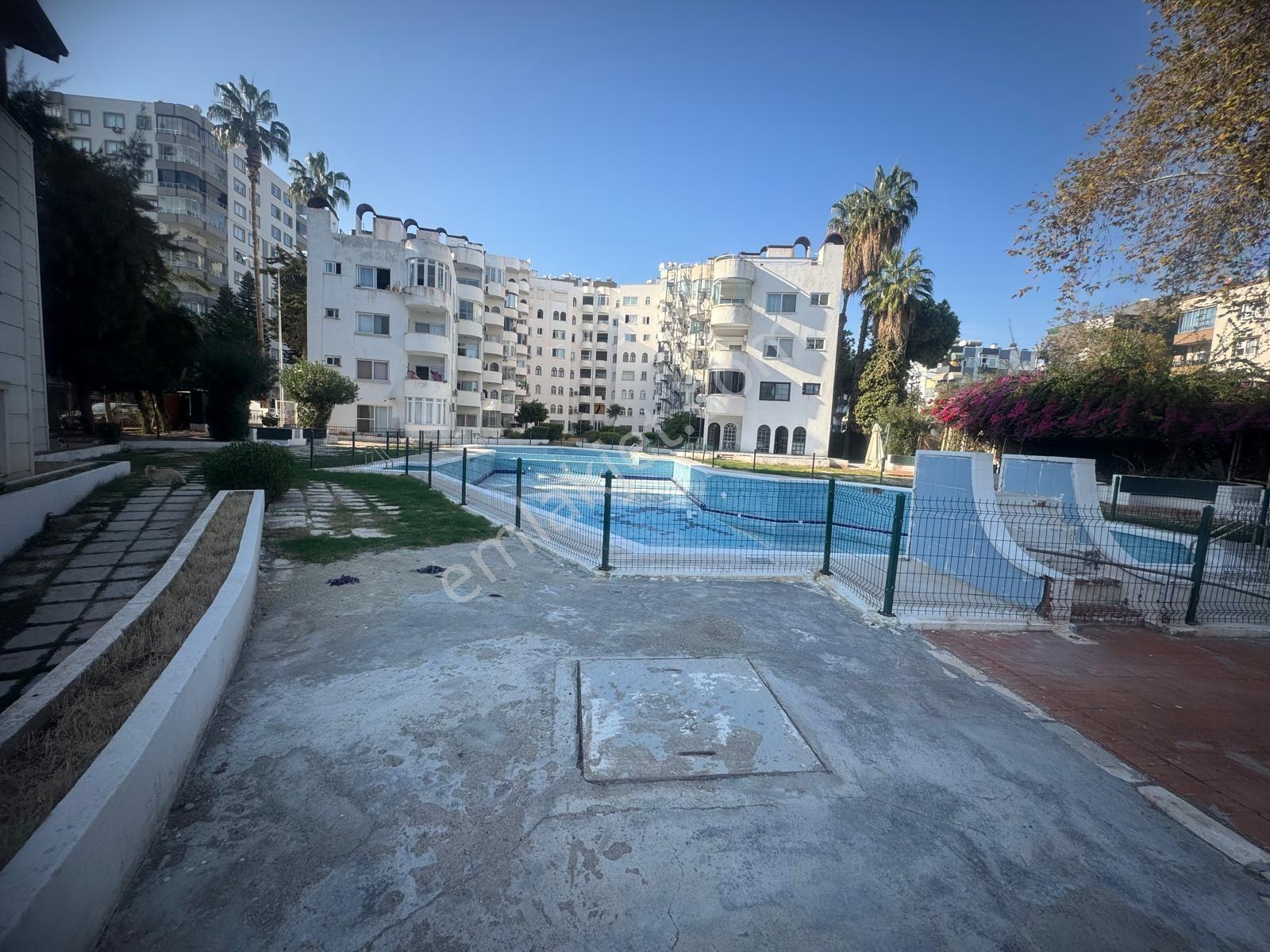 Remax Toros'tan Dolphin Sitesi'nde 5+1 Triplex Villa - Görsel 17