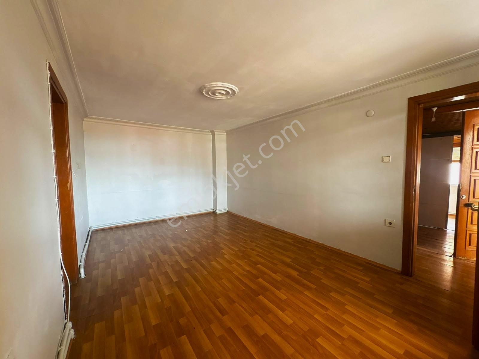 Ataşehir İçerenköy'de Merkezi Konumda Kiralık 2+1 Daire
