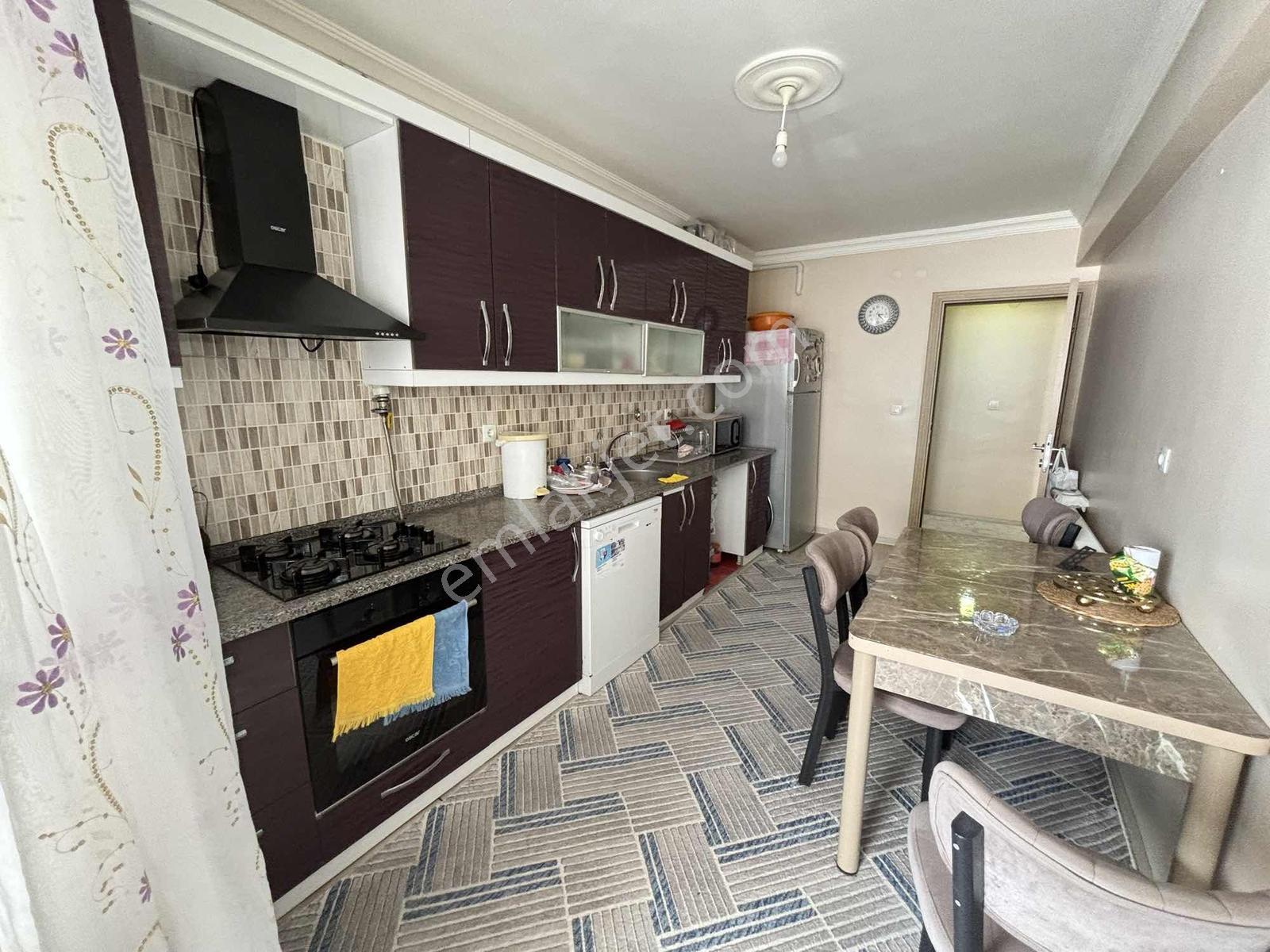 Merkezde Satılık 3+1 Daire 130 M2 Masrafsız Krediye Uygun