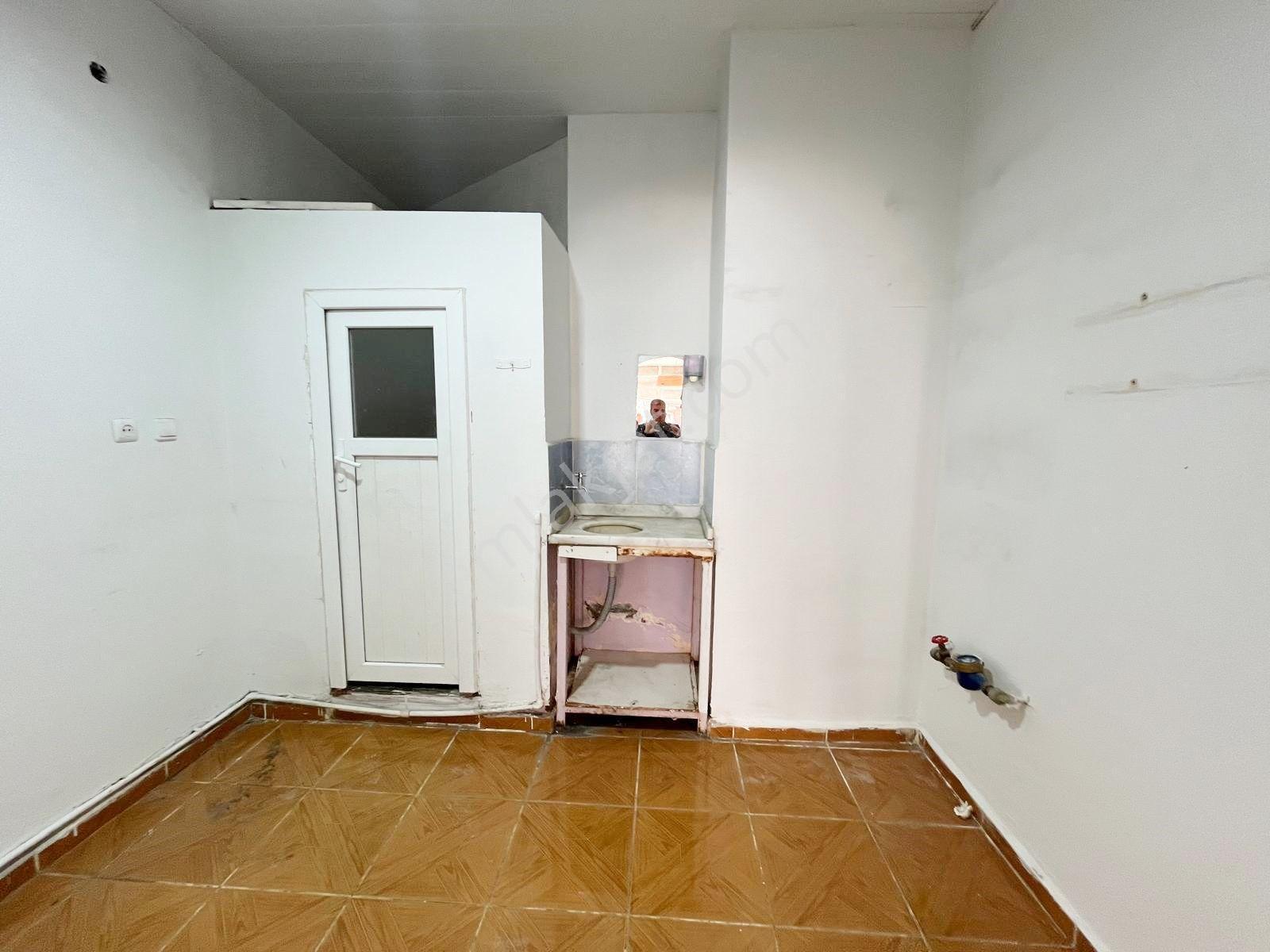 Taha Emlak Tan Yeniyol Cuma Pazarında Kiralık 30 Mt Dükkan - Görsel 6