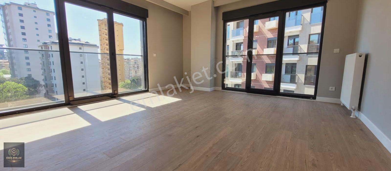 Havuzlu, Güvenlikli Sitede, Balkonlu, 2 Banyolu, 75 M² Net 2+1