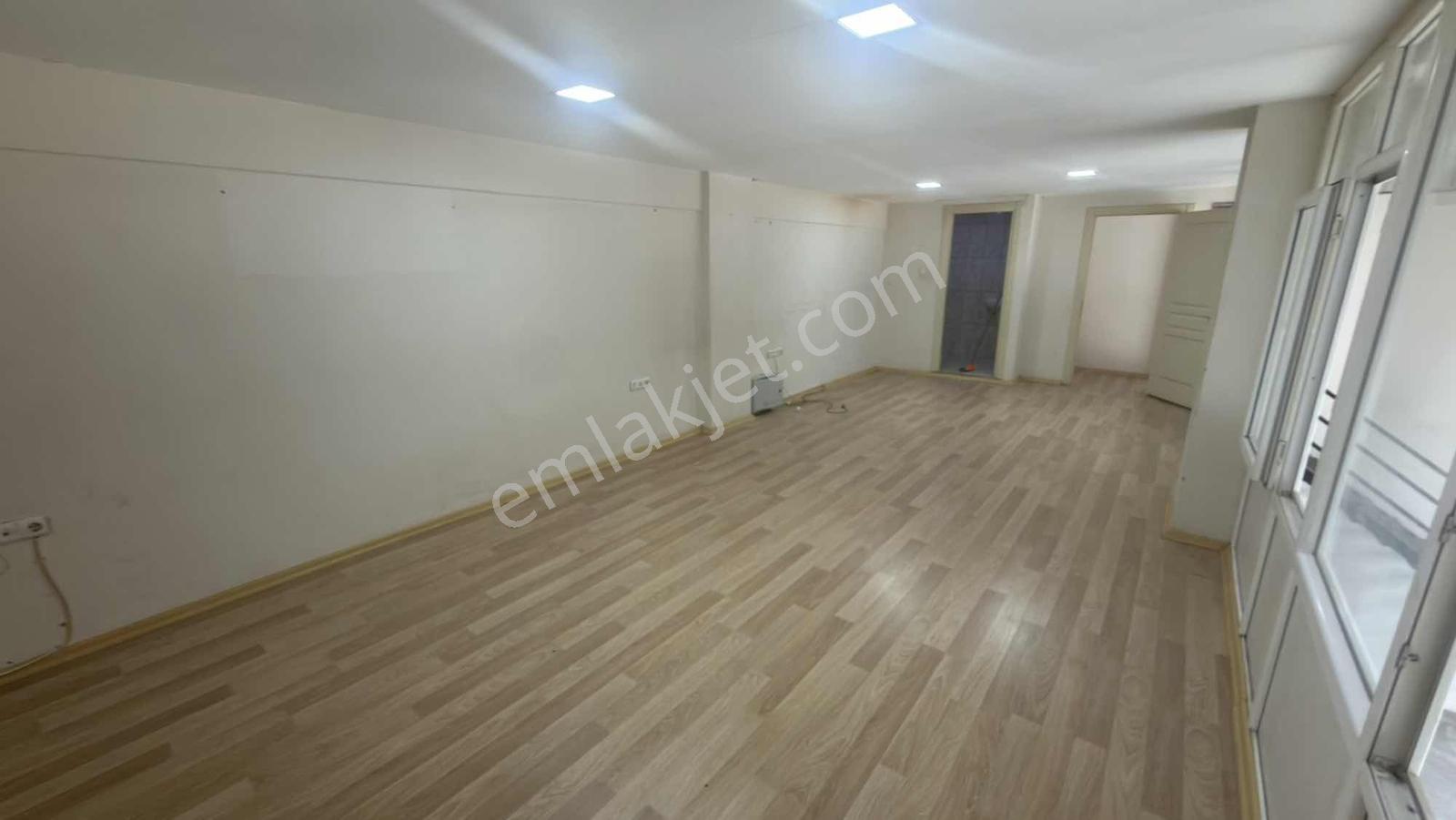 Karşıyaka Yetsan İşmerkezinde Köşe İşyeri 150 M2 Kiralık - Görsel 4