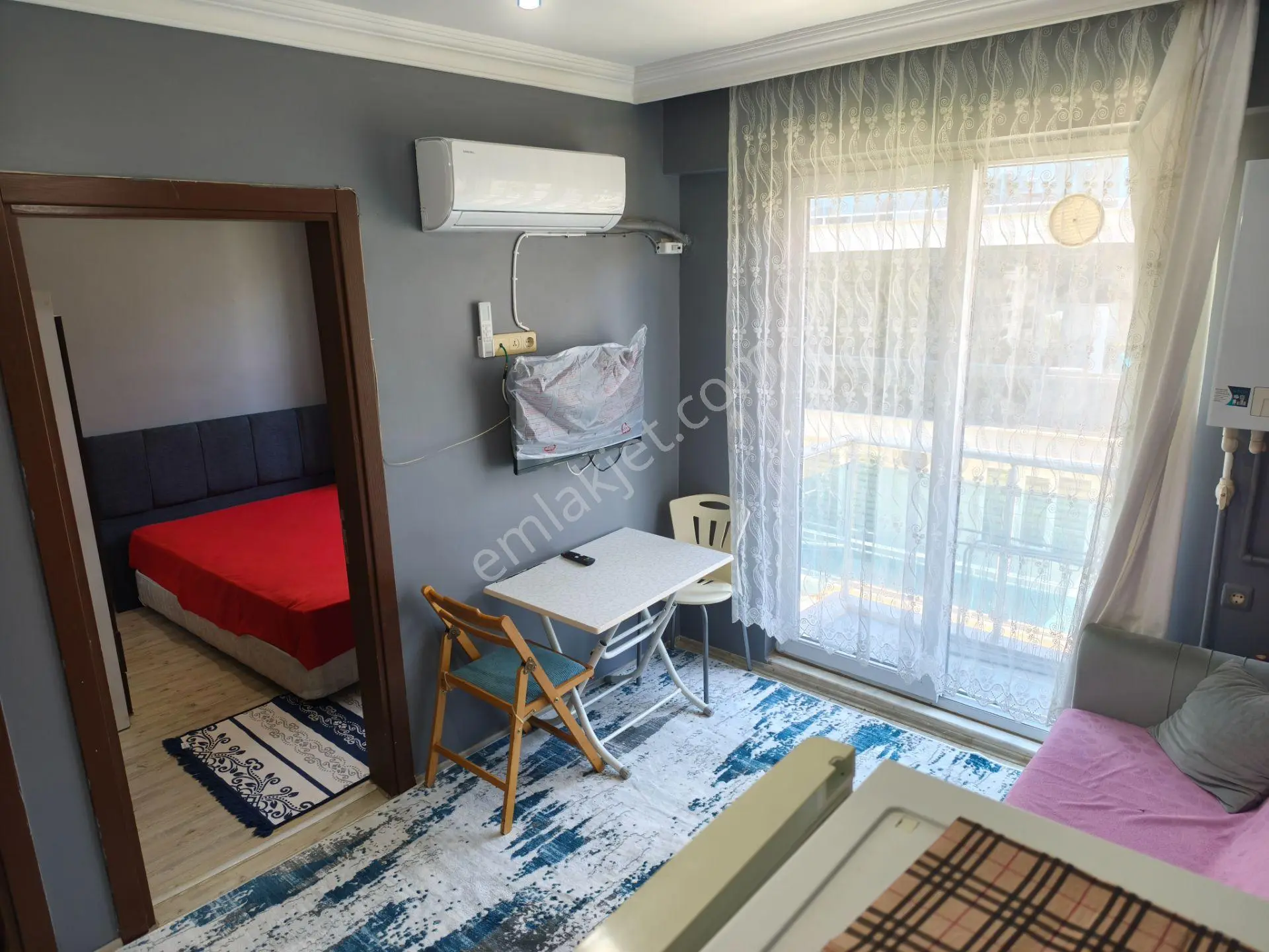 Asmalıevler'de Cadde Üstü Asansörlü Arakat Kiralık 1+1 Apart