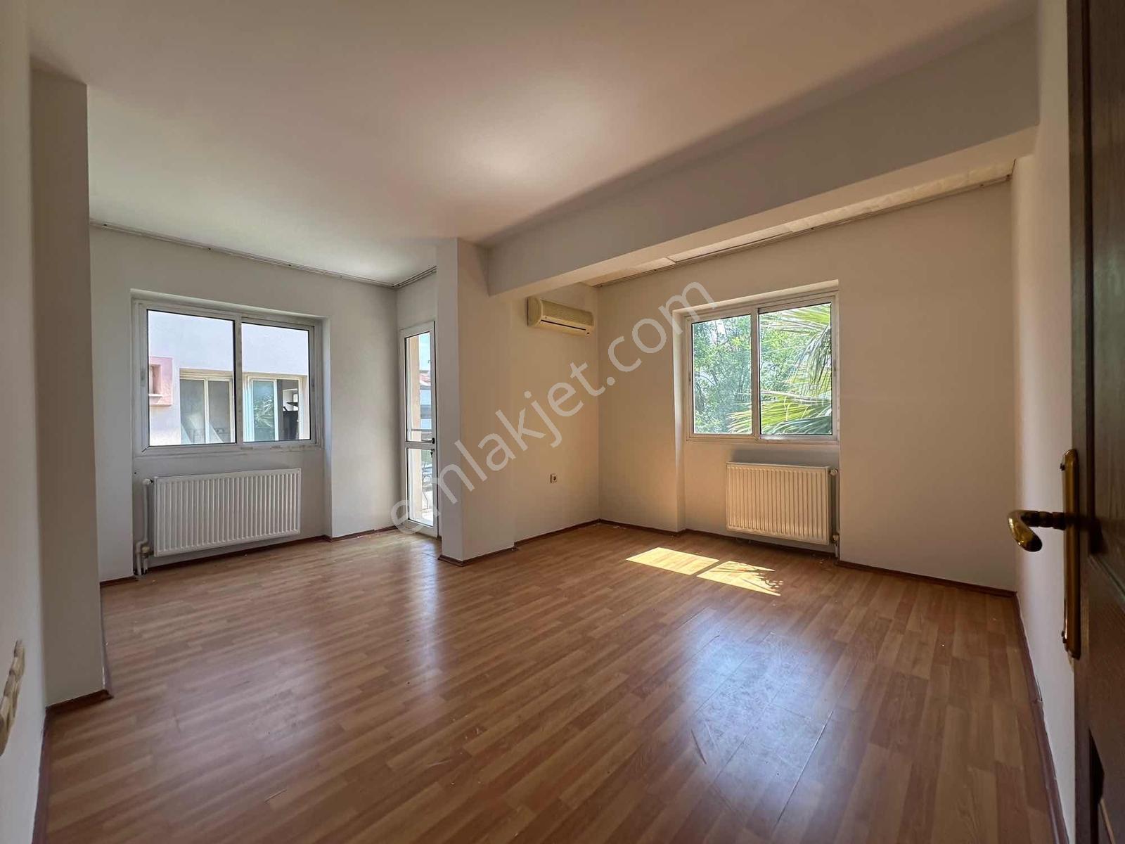 Gaziemir Nasır Villaları Sitesi'nde Kiralık 4+1 Tripleks Villa - Görsel 10