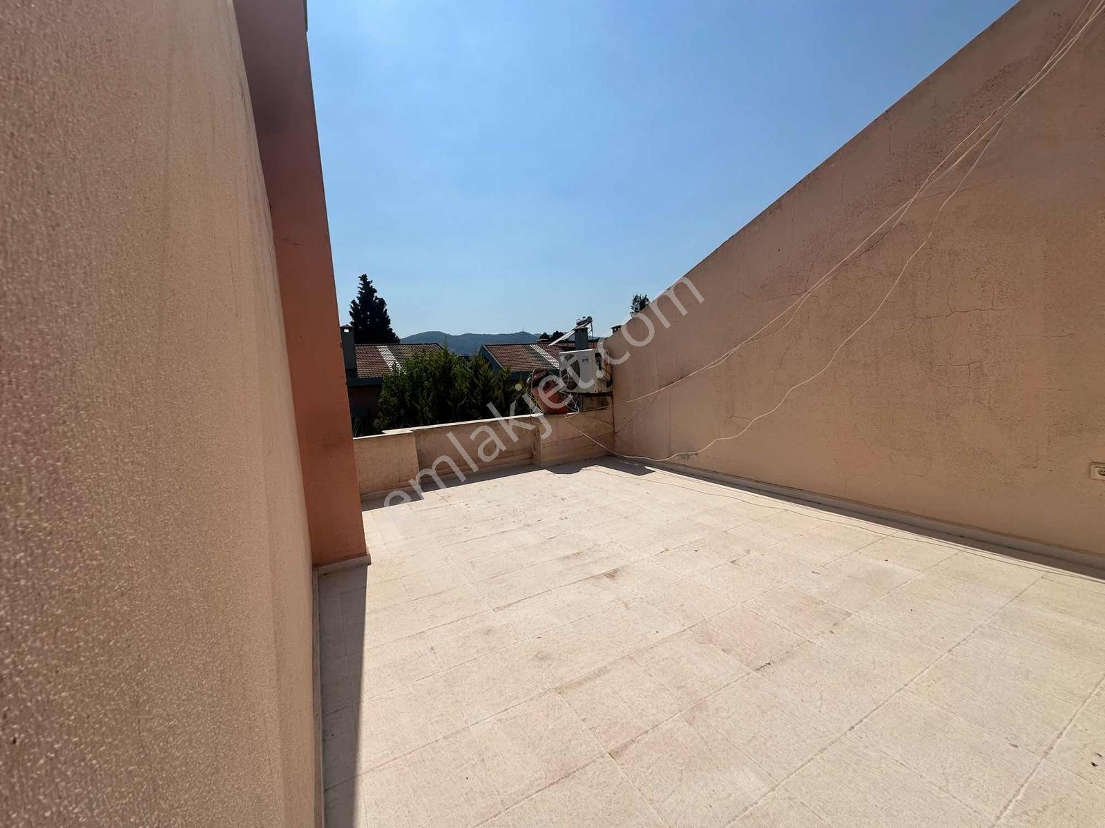 Gaziemir Nasır Villaları Sitesi'nde Kiralık 4+1 Tripleks Villa - Görsel 28