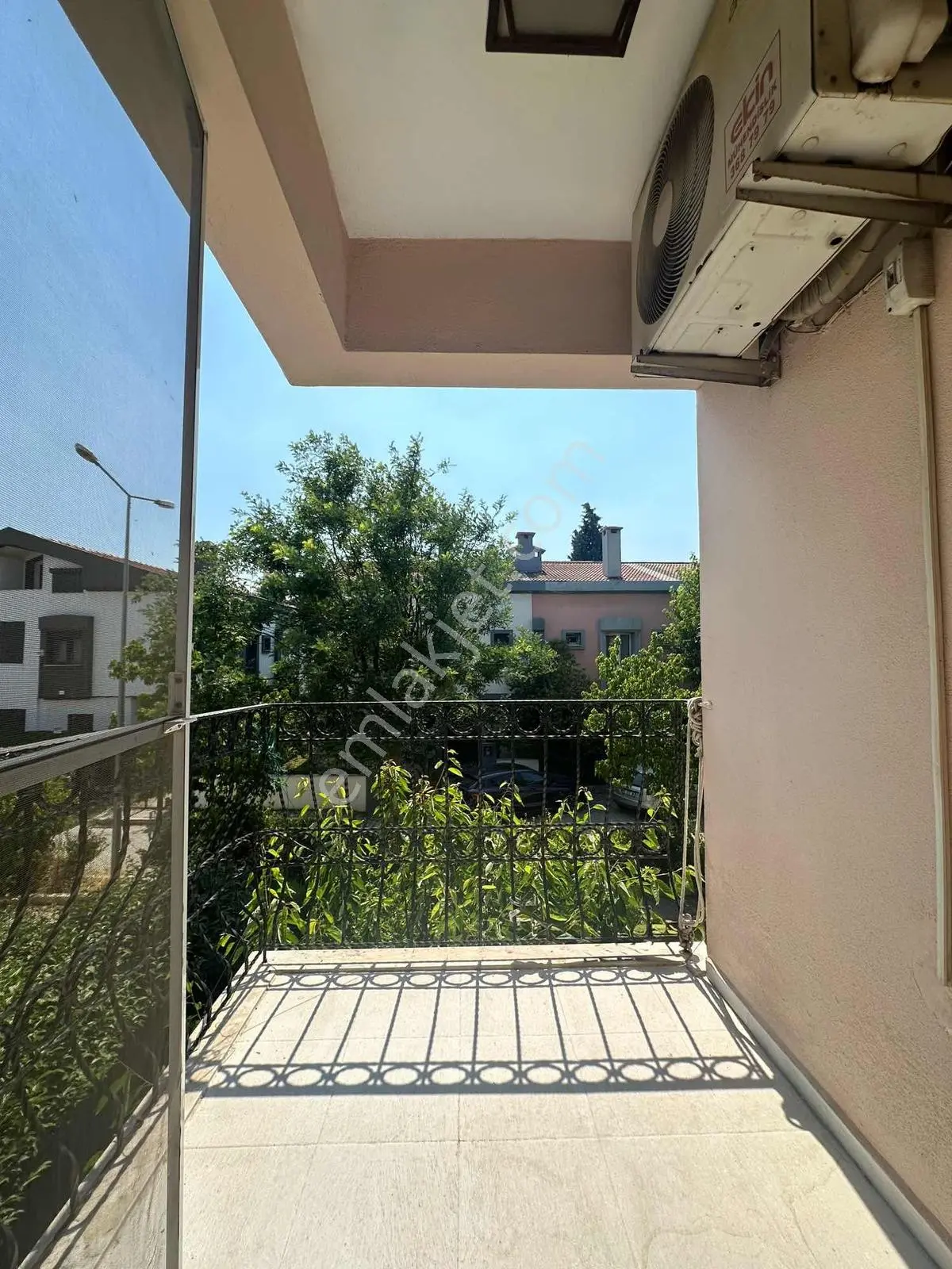 Gaziemir Nasır Villaları Sitesi'nde Kiralık 4+1 Tripleks Villa - Görsel 2