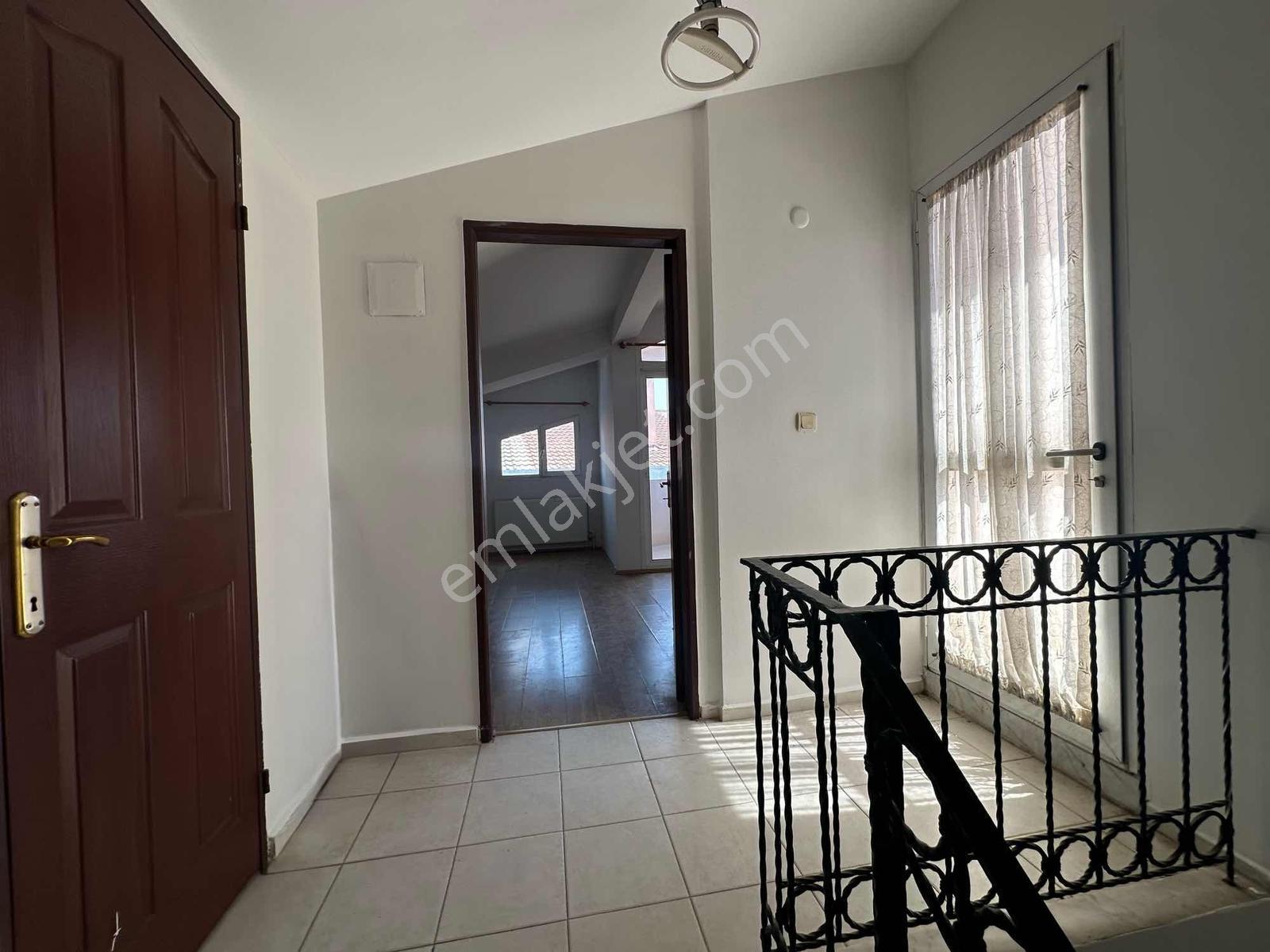 Gaziemir Nasır Villaları Sitesi'nde Kiralık 4+1 Tripleks Villa - Görsel 27