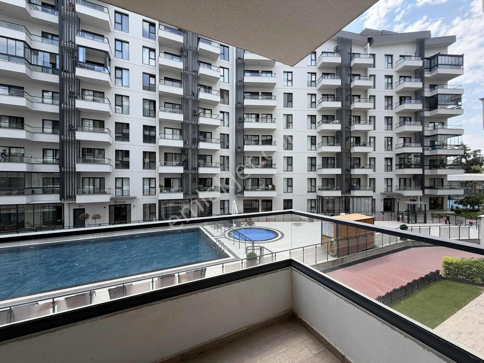 Park Yaşam Bornova'da Eşyalı Kiralık 1+1 Havuz Cephe İç Peyzaj - Görsel 5
