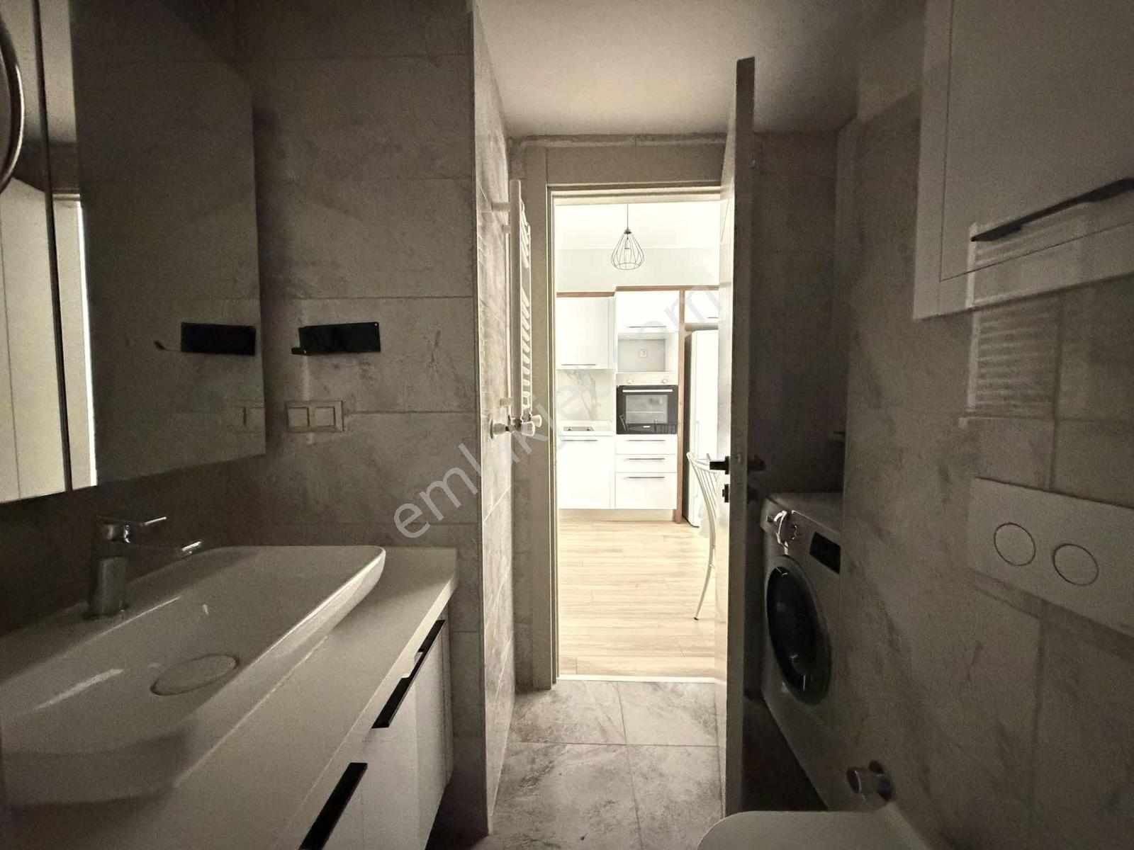 Park Yaşam Bornova'da Eşyalı Kiralık 1+1 Havuz Cephe İç Peyzaj - Görsel 9
