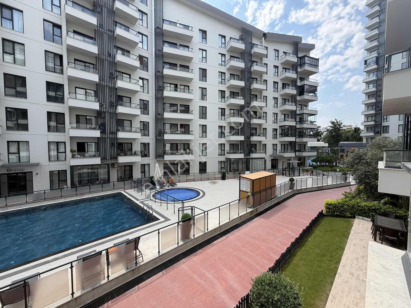 Park Yaşam Bornova'da Eşyalı Kiralık 1+1 Havuz Cephe İç Peyzaj - Görsel 31