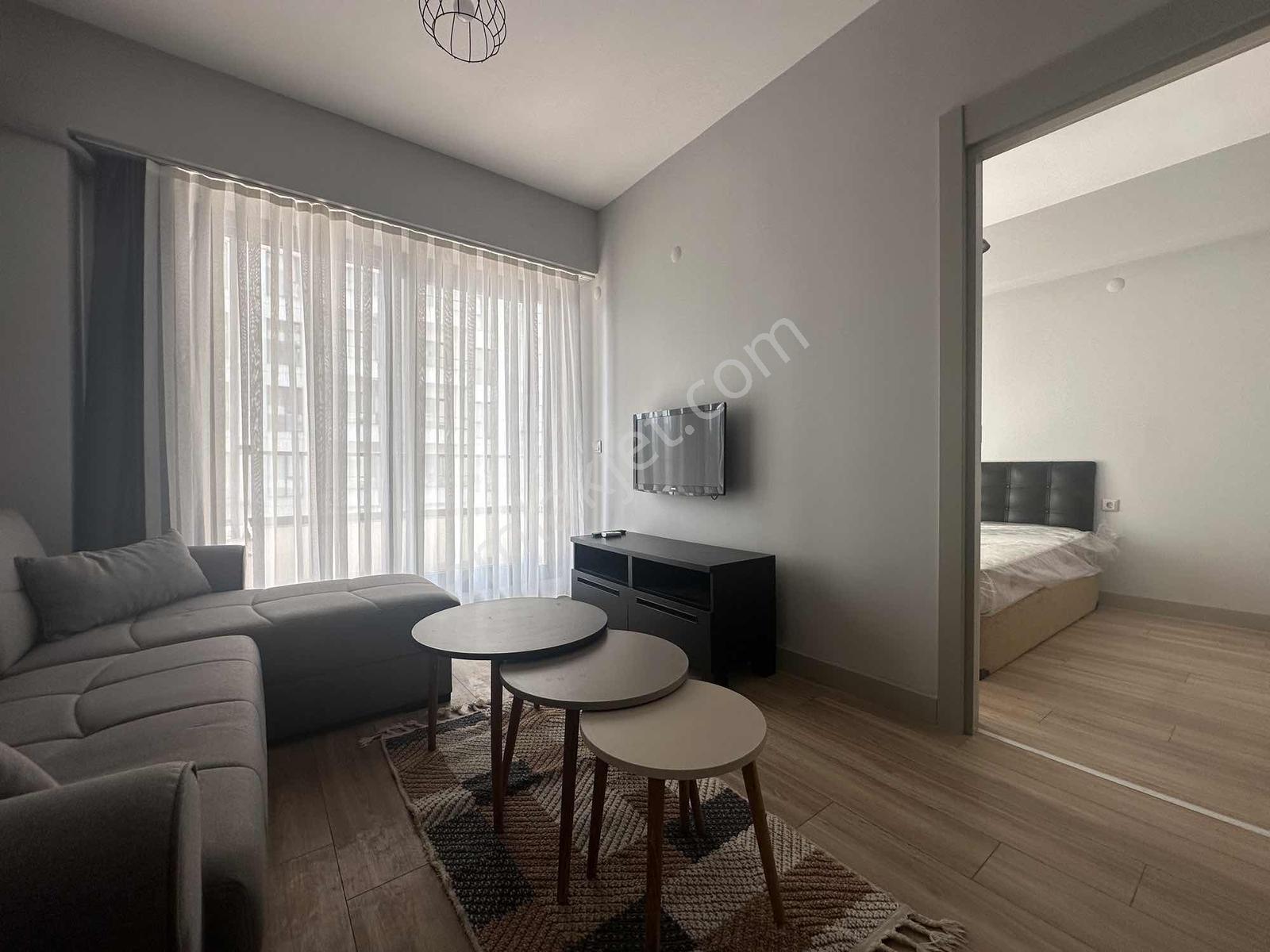 Park Yaşam Bornova'da Eşyalı Kiralık 1+1 Havuz Cephe İç Peyzaj - Görsel 2