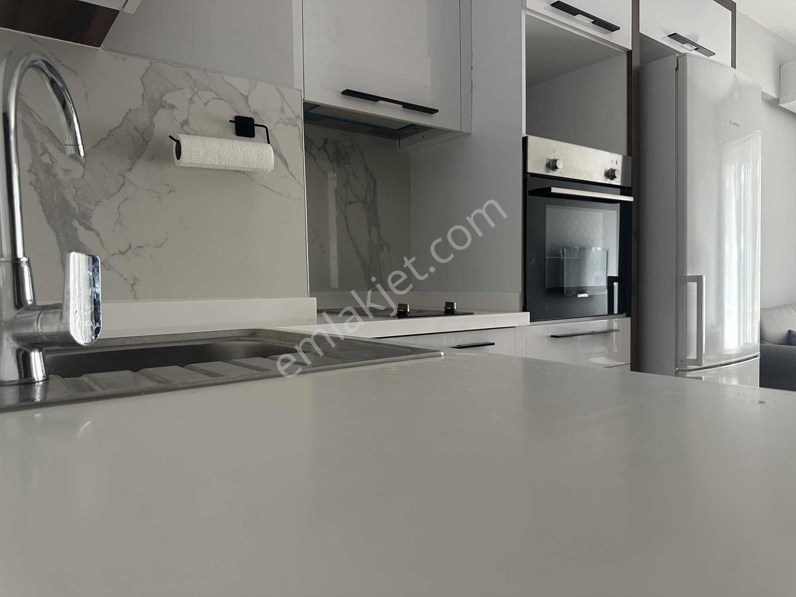 Park Yaşam Bornova'da Eşyalı Kiralık 1+1 Havuz Cephe İç Peyzaj - Görsel 27