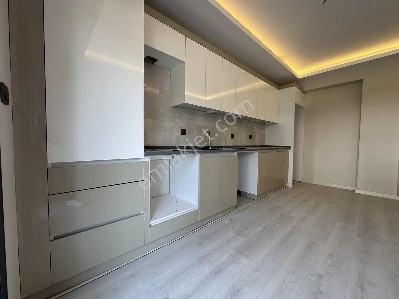 Menderes Villaları'nda Site İçi Kiralık 3+1 Sıfır Villa - Görsel 14