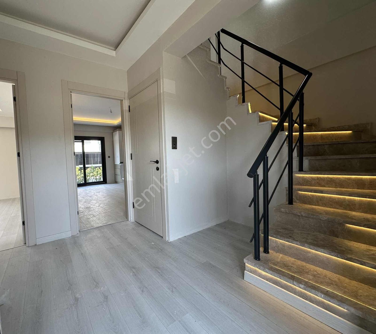 Menderes Villaları'nda Site İçi Kiralık 3+1 Sıfır Villa