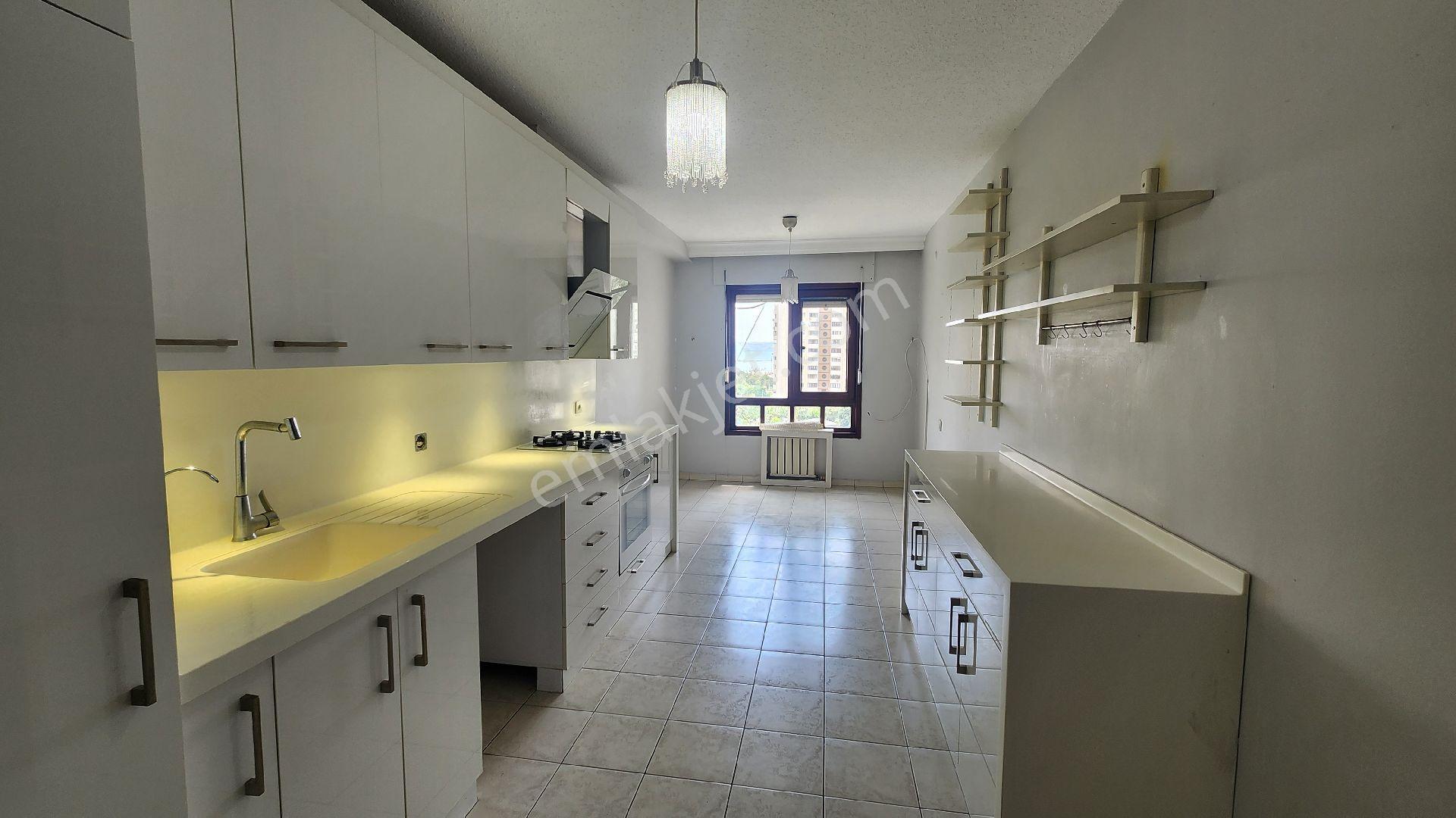 Albatros Bloklarında Deniz-havuz Manzaralı Kiralık 3+1 Daire - Görsel 9