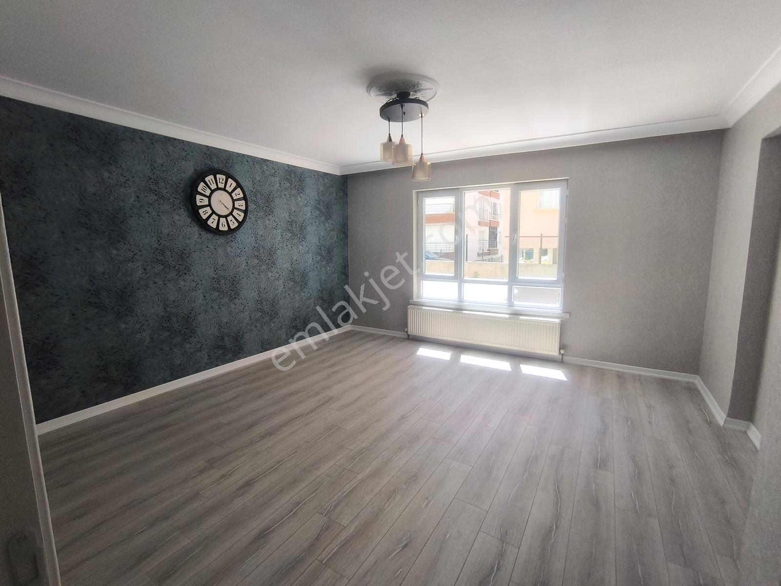 Bağlum Karakaya'da 3+1 Kot,2 Full Yapılı Balkonlu Satılık Daire