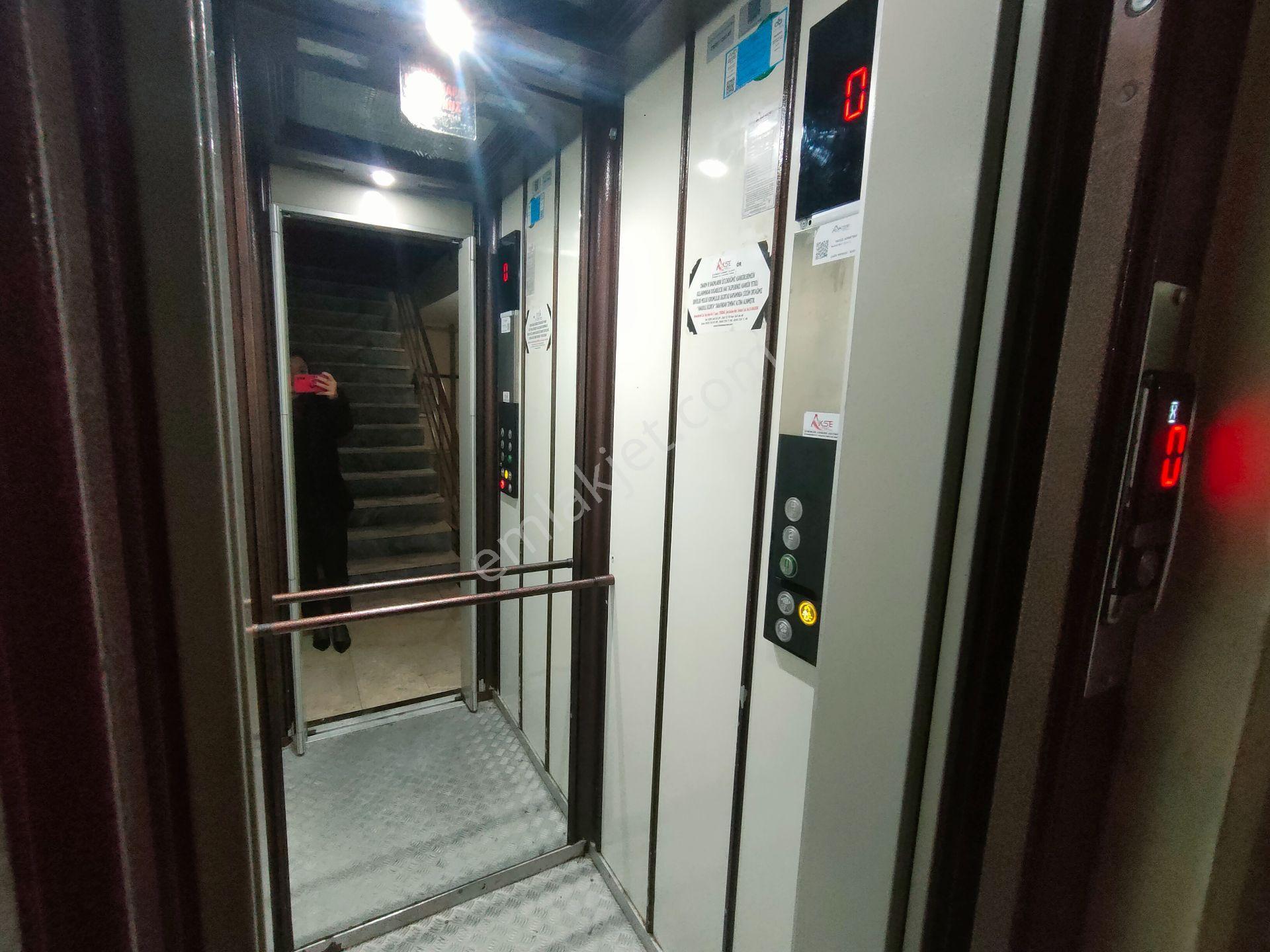 Cadde Üzerinde İşyeri Ve Konuta Uygun Teraslı Geniş Kiralık 3+1 - Görsel 6