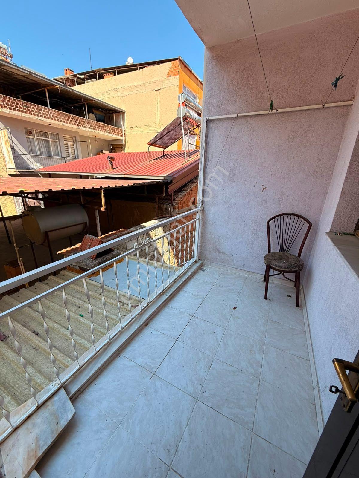 Manisa Alaşehir Alper Gayrimenkulden İstiklal Caddesine Eşyalı 3+1 Kiralık Daire - Görsel 17
