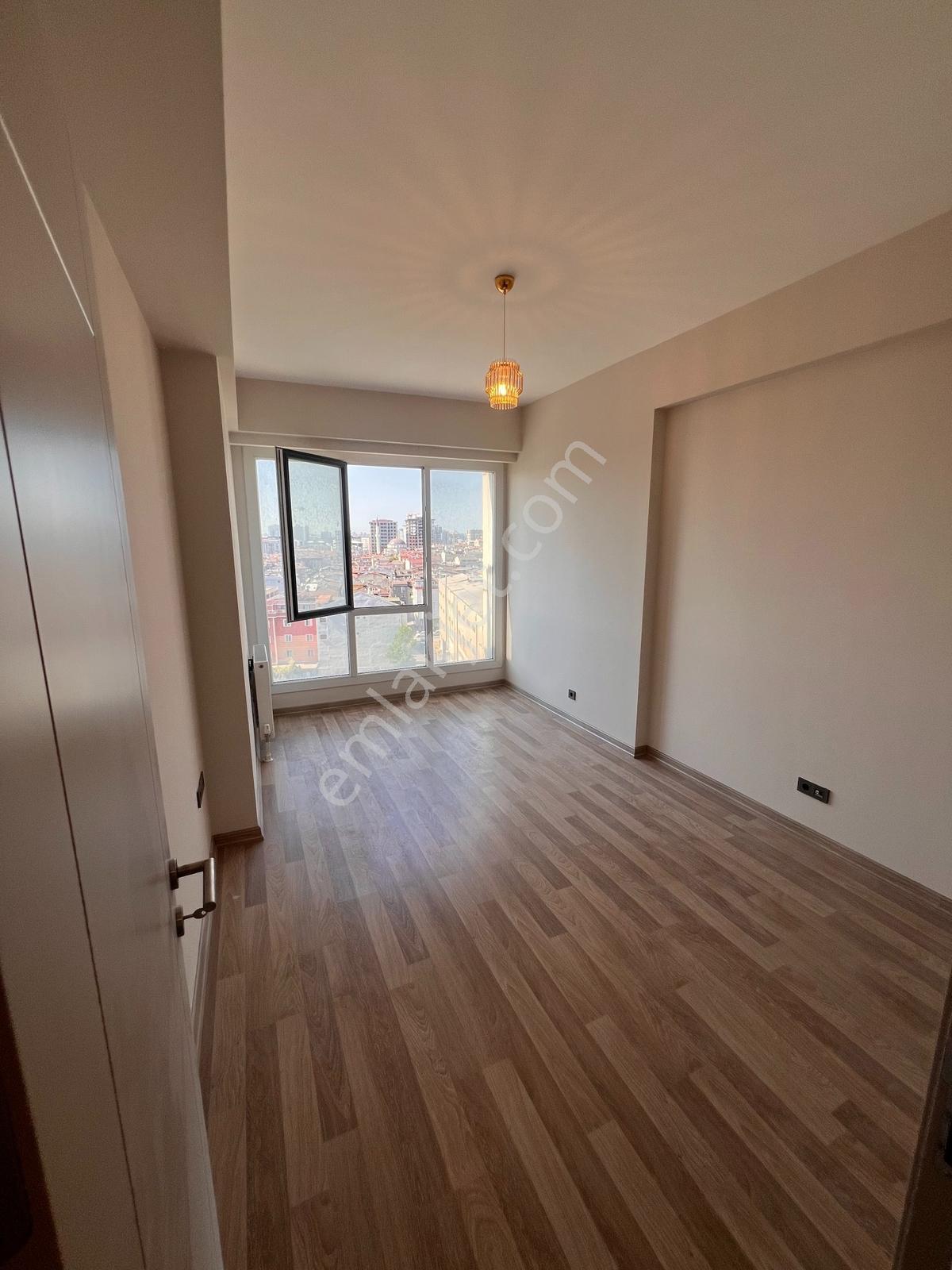 Güneşbahçe Evleri Sifir Kiralık 1+1 Cadde Cephe - Görsel 11