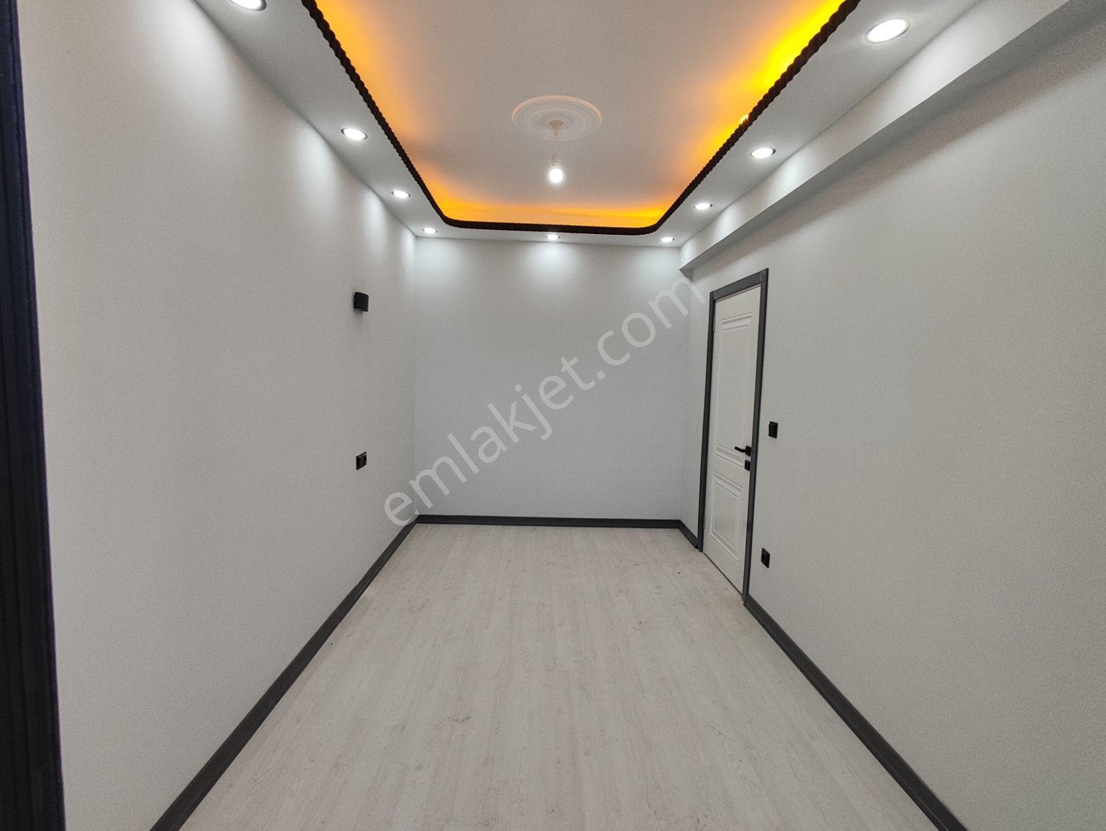 Kaymakamlık Ve Devlet Hastanesi'nin Tam Karşısında Kiralık 1+1 - Görsel 2