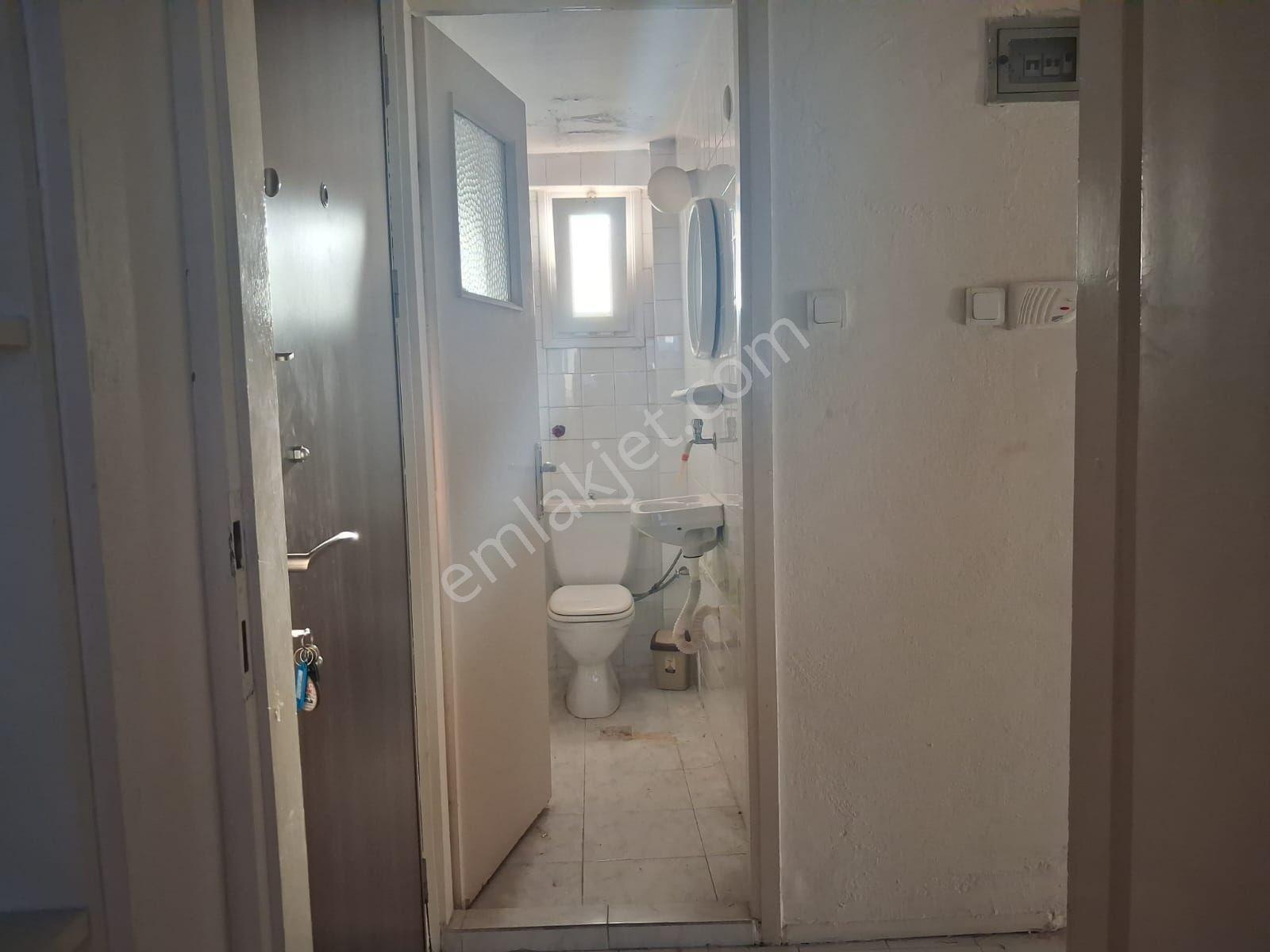 Mithatpaşa Mahallesi 3+1 Deniz Manzaralı Kiralık Daire Mevki Yerde Balkondan Denizi Görür - Görsel 13