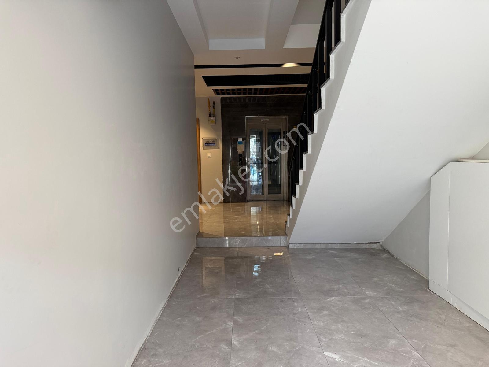Kurtuluş Mahallesin'de 80 M2 2+1 Satılık Ofis Remax Design - Görsel 21