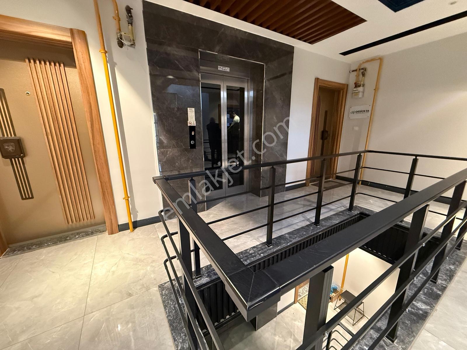 Kurtuluş Mahallesin'de 80 M2 2+1 Satılık Ofis Remax Design - Görsel 5
