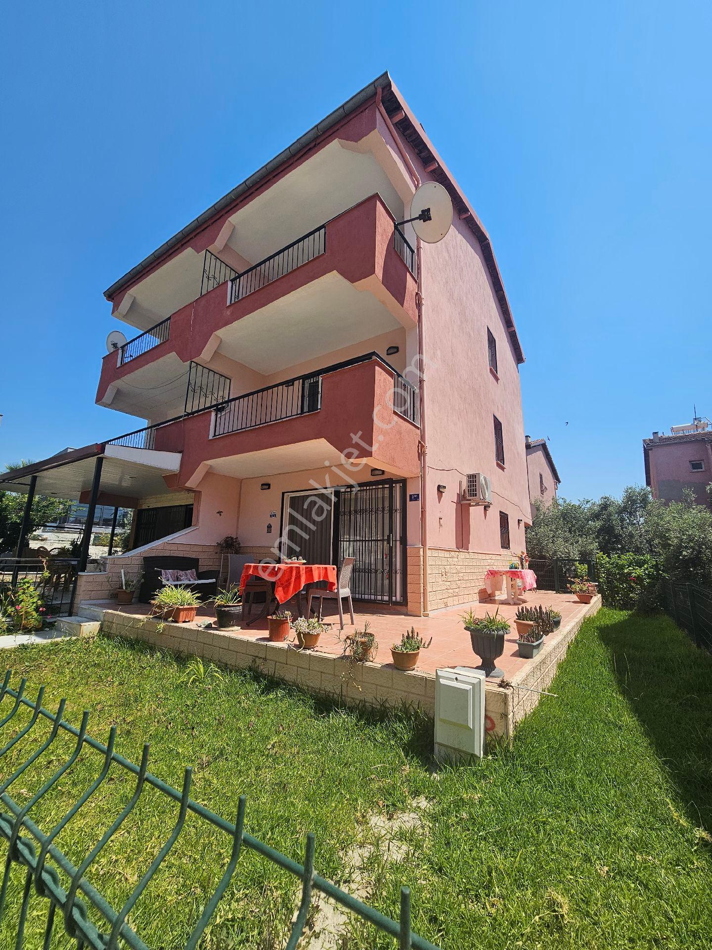Kuşadası Satılık Karaova Mevkii 4+1 Triplex Villa
