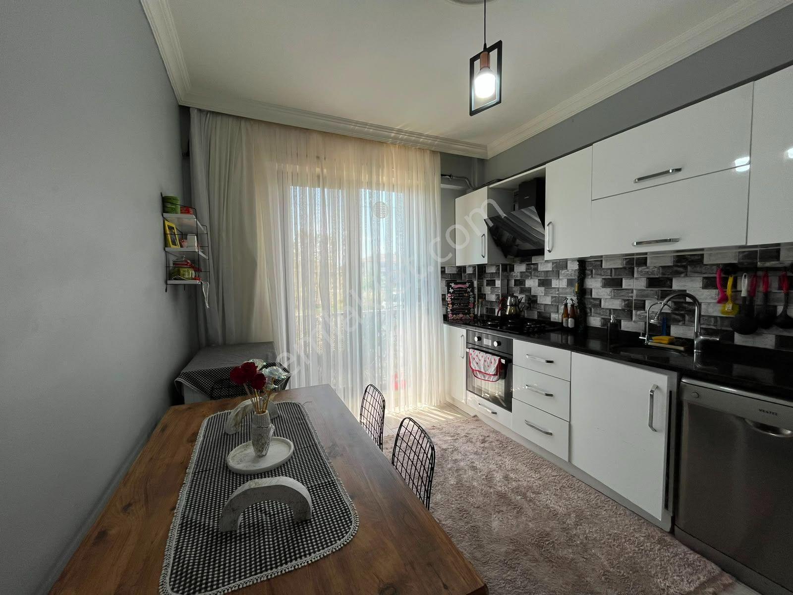 Remax Mavi'den Erenler'de Çarşamba Pazarı Yanı Satılık 3+1 Daire - Görsel 7