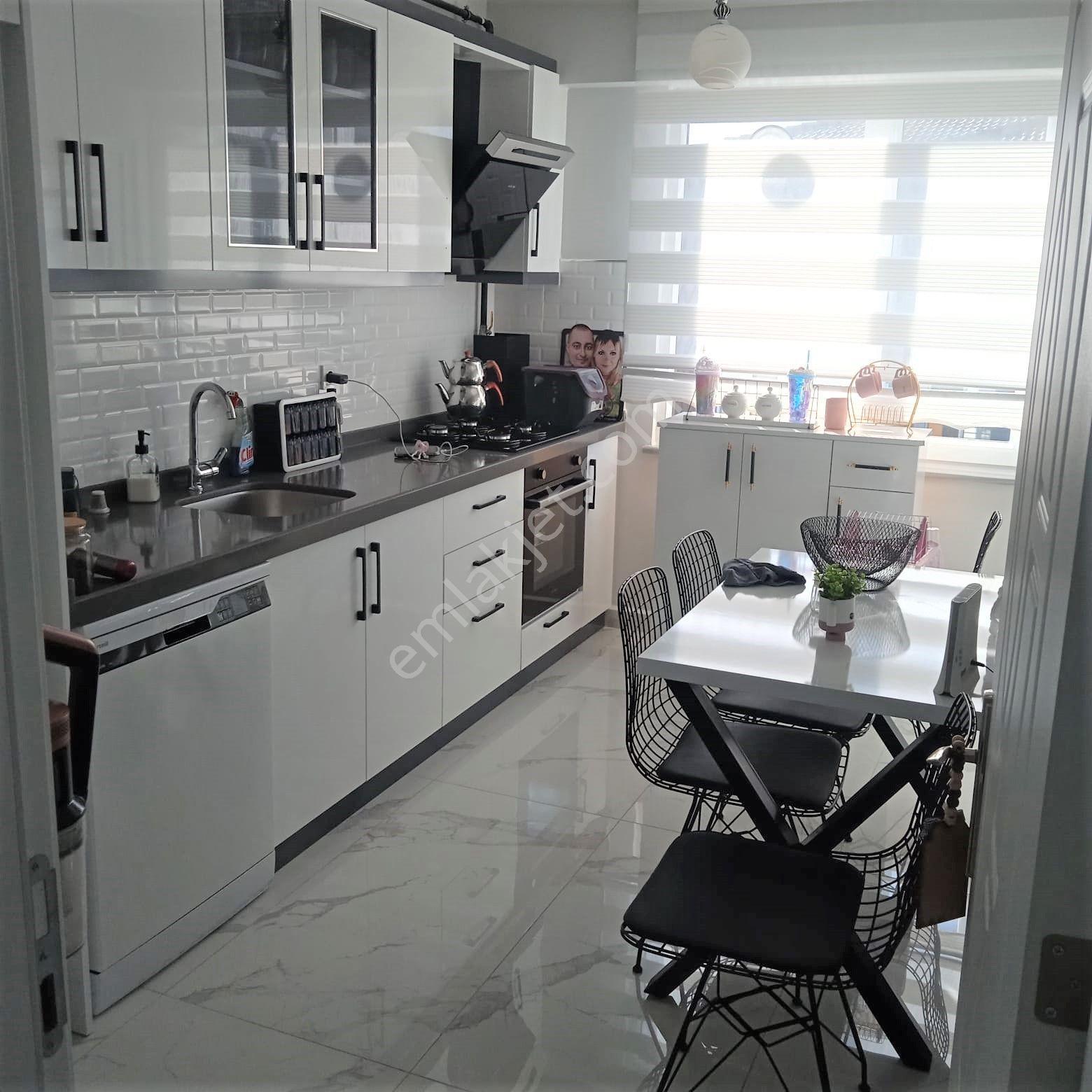 İstanbul House'dan Kemalpaşa'da 2+1 90m2 K.otoparklı Geniş Daire - Görsel 4