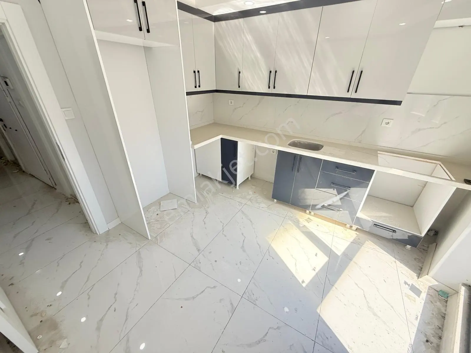 Pusula İnş.tan 50 Yıl Mah Cadeye Yakın 115m2 3+1 2kat Daire - Görsel 2