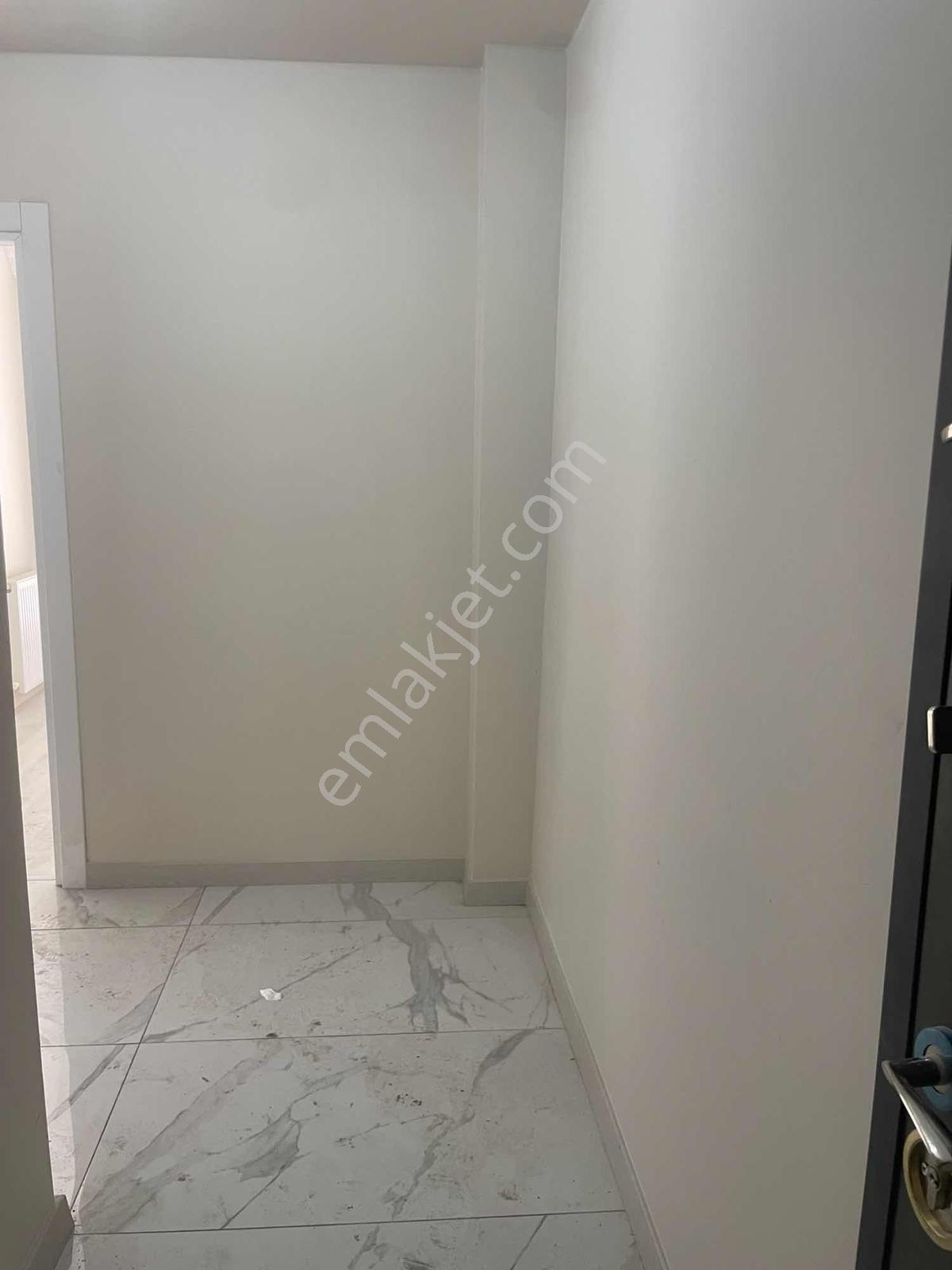Metrobüs Ve Merkeze 2 Dk! 25 M² Bahçeli 2+1 Kiralık - Görsel 6