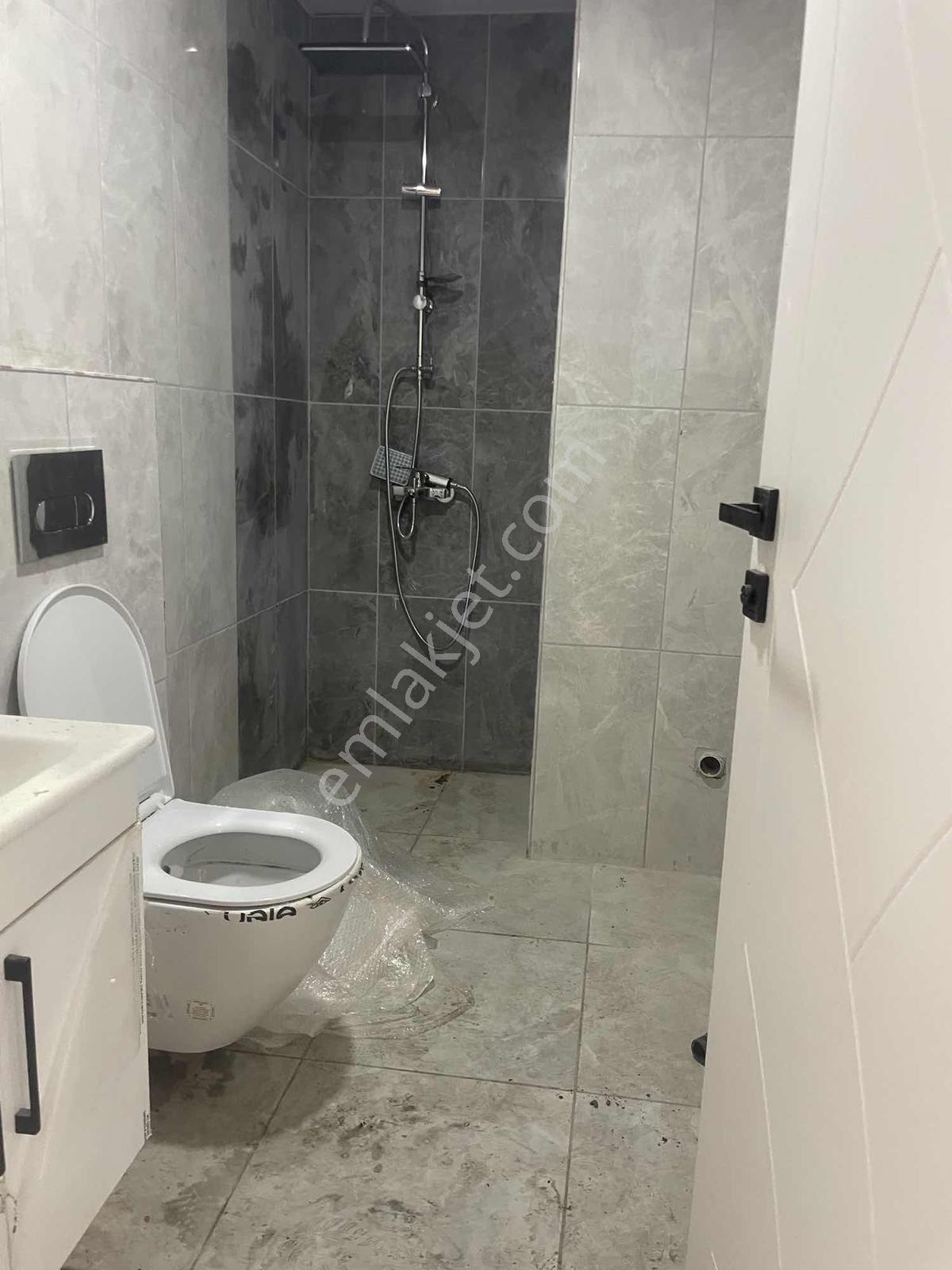 Metrobüs Ve Merkeze 2 Dk! 25 M² Bahçeli 2+1 Kiralık - Görsel 2