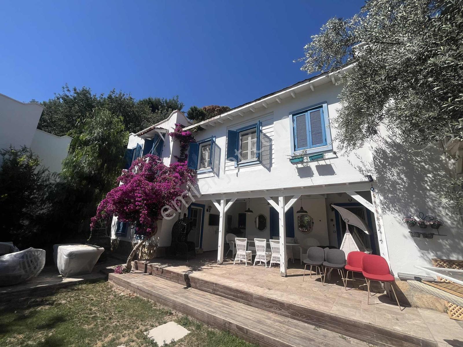 Bodrum Akyarlar'da Mimoza Sitesinde 4+2 Konak Mimarili - Görsel 8