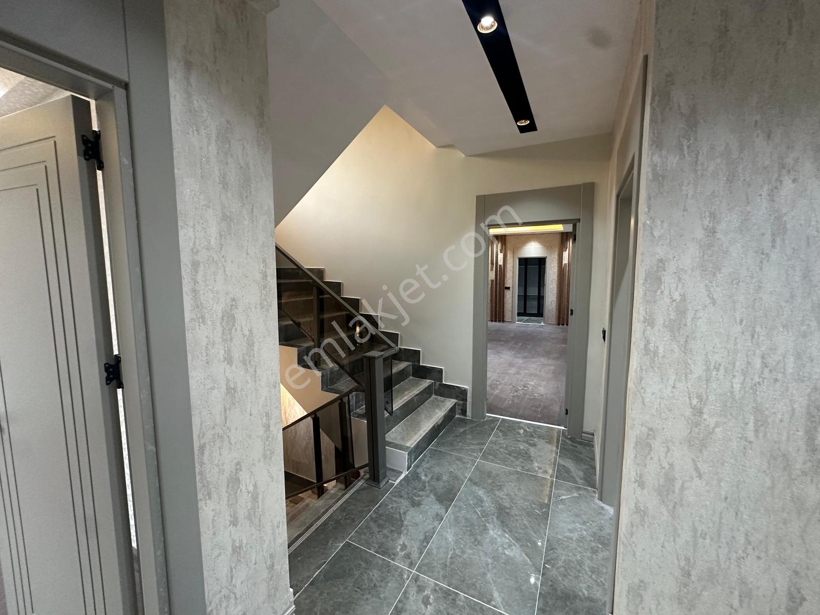 World İlkevim'den Geniş Bahçeli Modern Tasarımlı Satılık Villa - Görsel 20