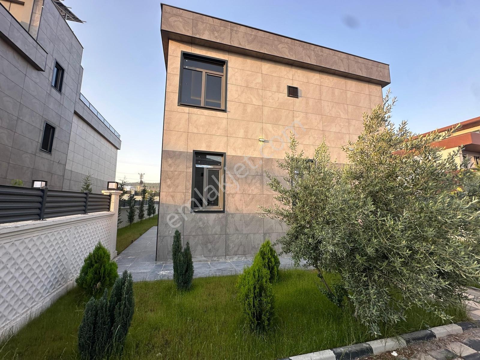 World İlkevim'den Geniş Bahçeli Modern Tasarımlı Satılık Villa - Görsel 11