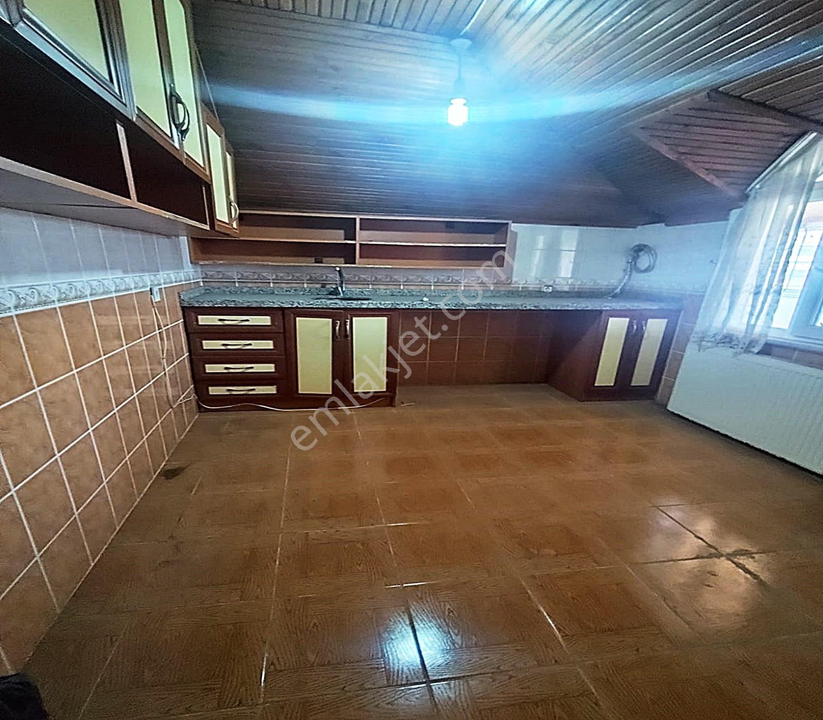 Aileler İçin İdeal! Geniş Ve Ferah Kiralık 2+1 Çatı Katı Daire - Görsel 14